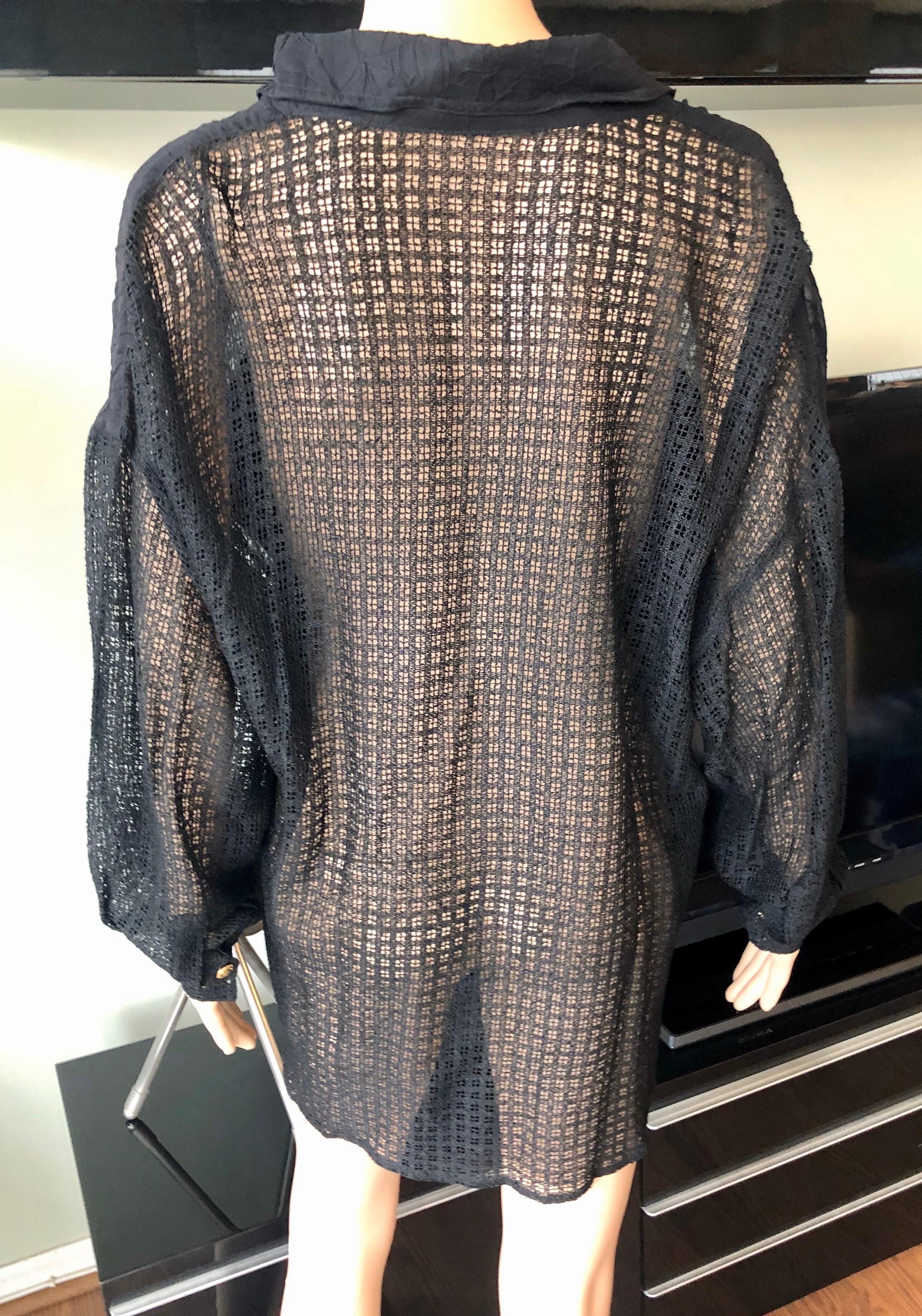 Gianni Versace c. 1990 Vintage Schwarzes Shirt-Bluse-Top aus durchsichtigem Seidennetz im Angebot 3