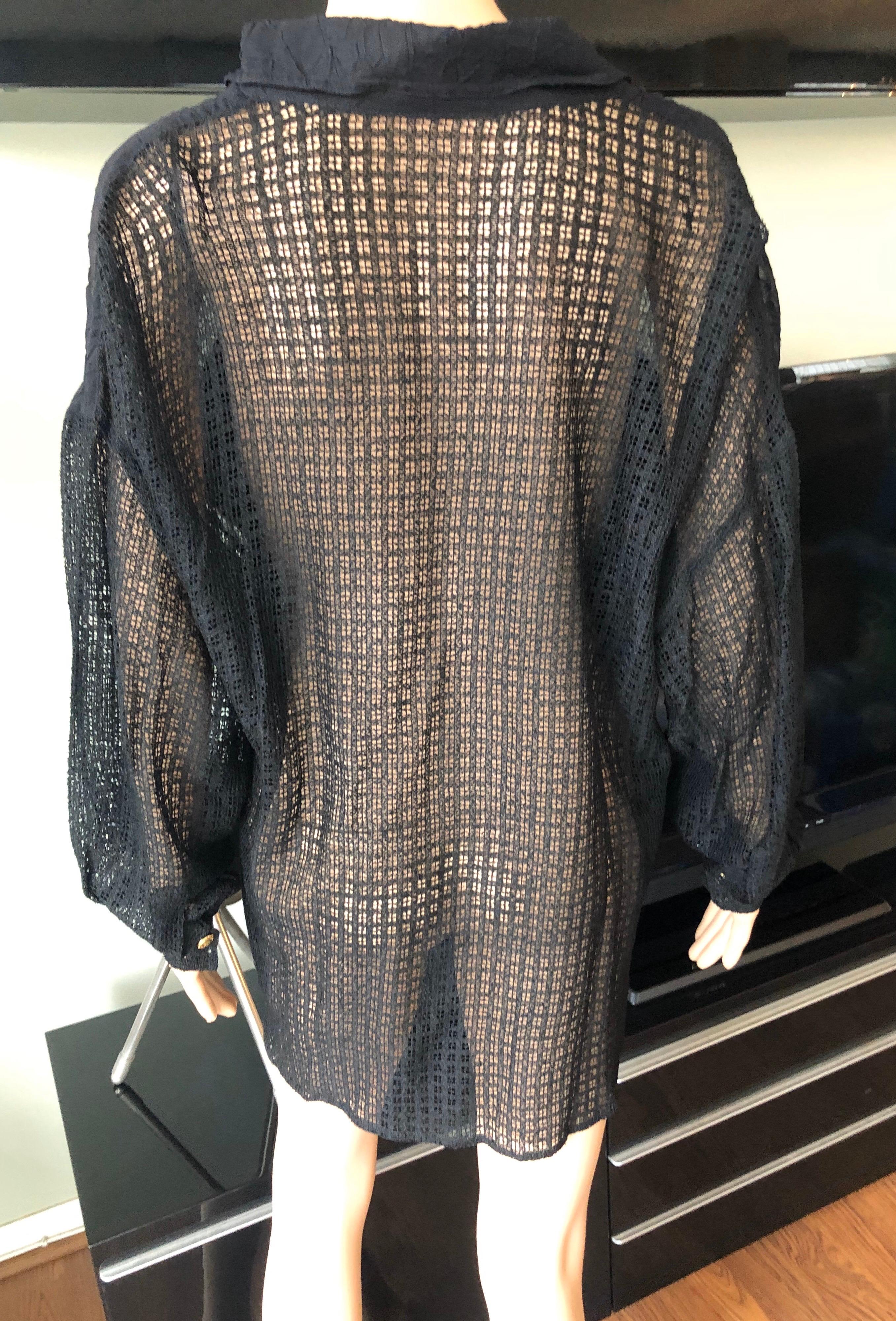 Gianni Versace c. 1990 Vintage Schwarzes Shirt-Bluse-Top aus durchsichtigem Seidennetz im Angebot 4