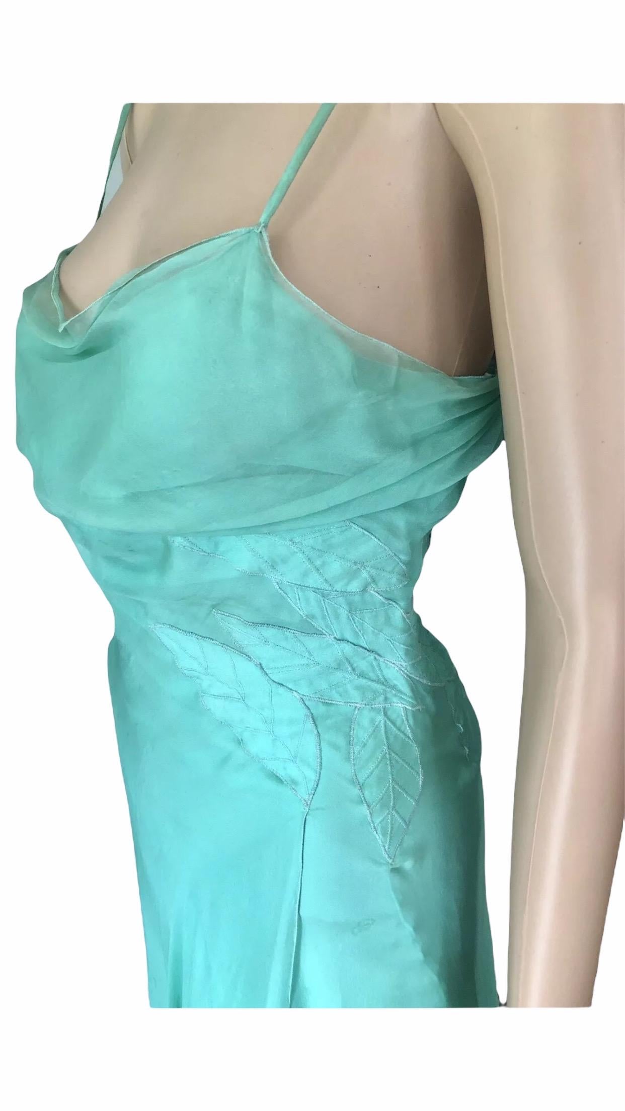 Robe de soirée Gianni Versace F/W 1999 Runway Cutout Soie ouverte dans le dos en vente 4