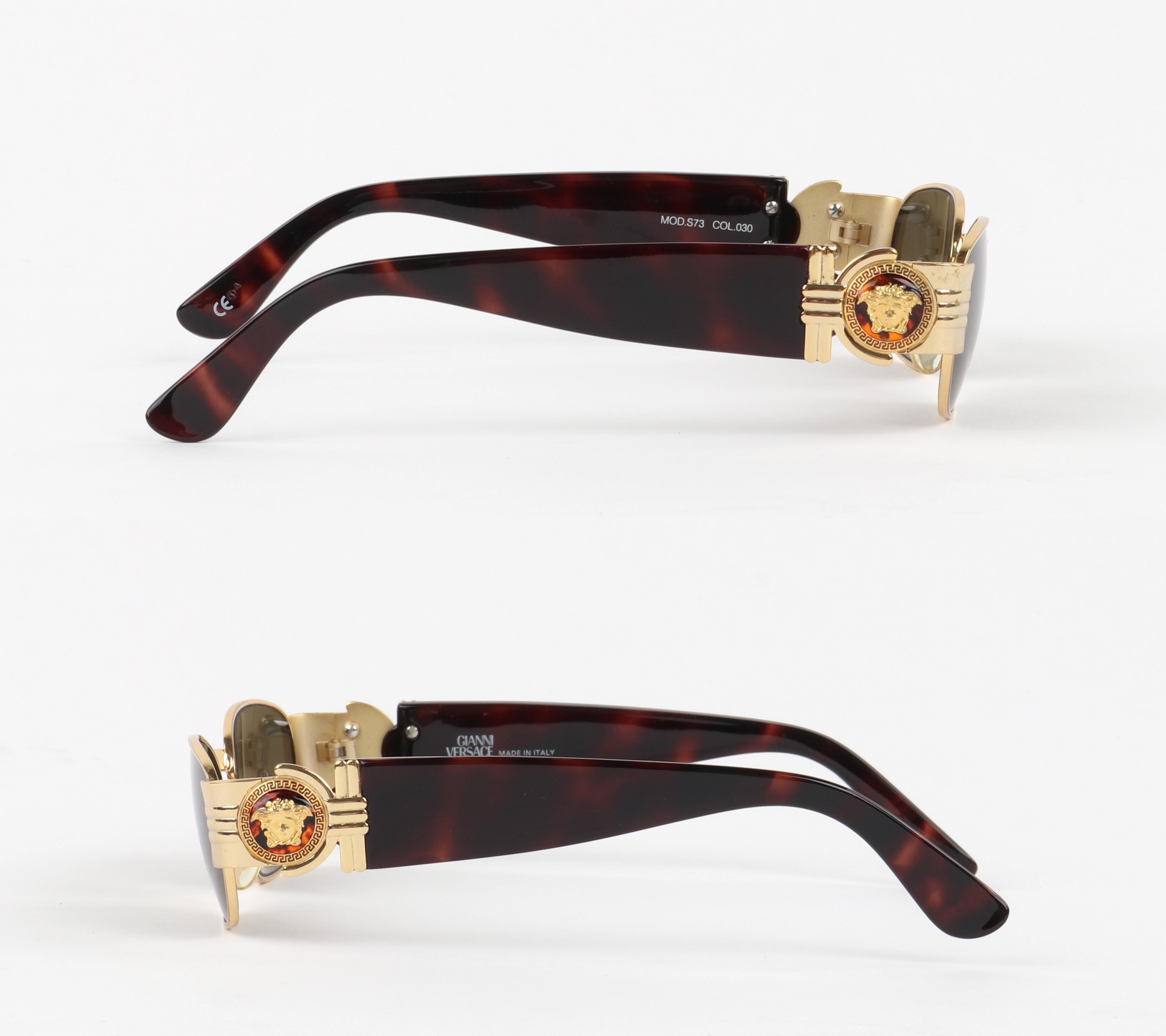 GIANNI VERSACE c.1990s Gold Tortoiseshell Medusa Emblem Oval Shaped Sunglasses For Sale 2