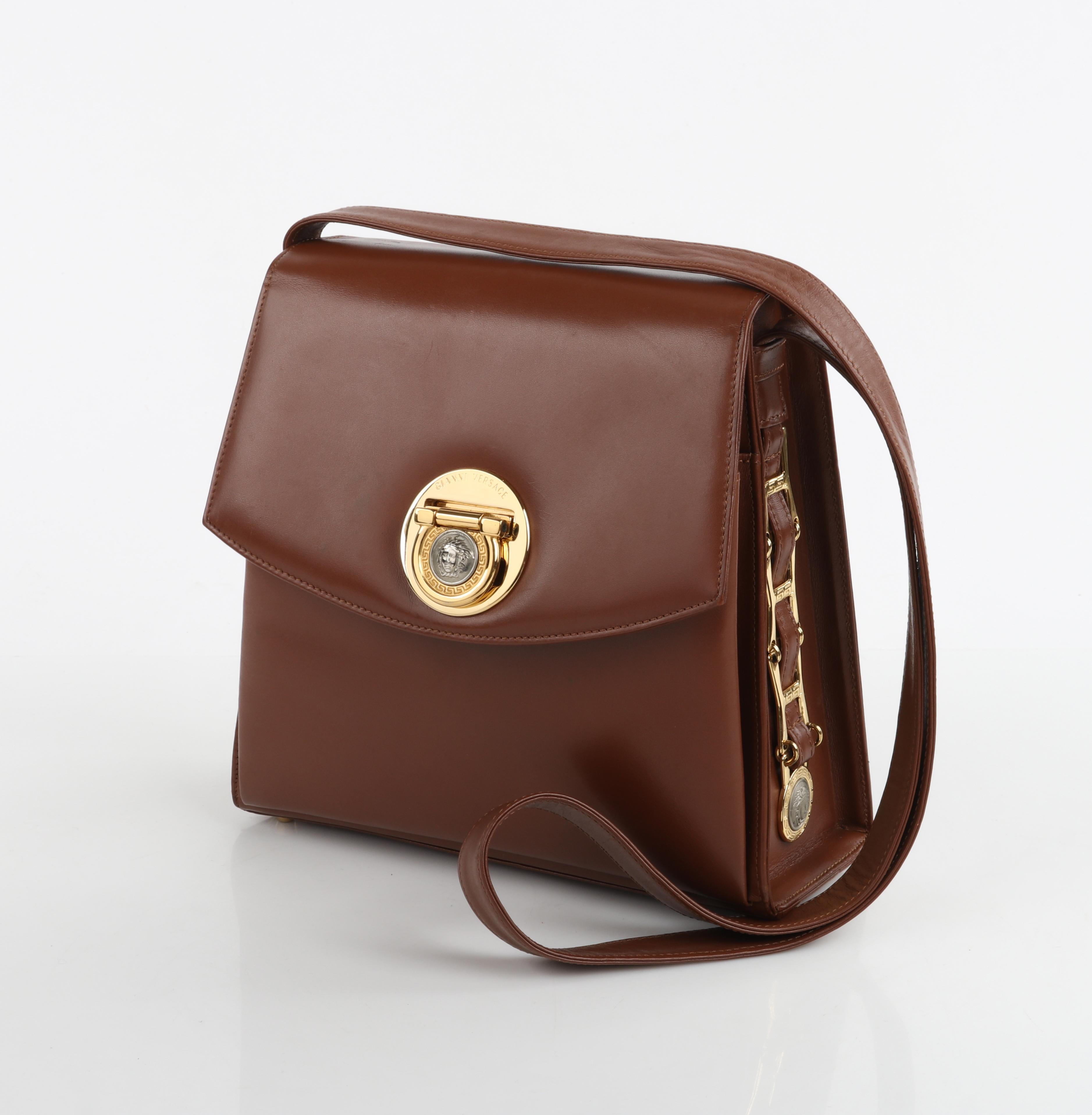 GIANNI VERSACE c.1993 Brown Leather Medusa Emblem Coin Lock Shoulder Bag Purse en vente 1