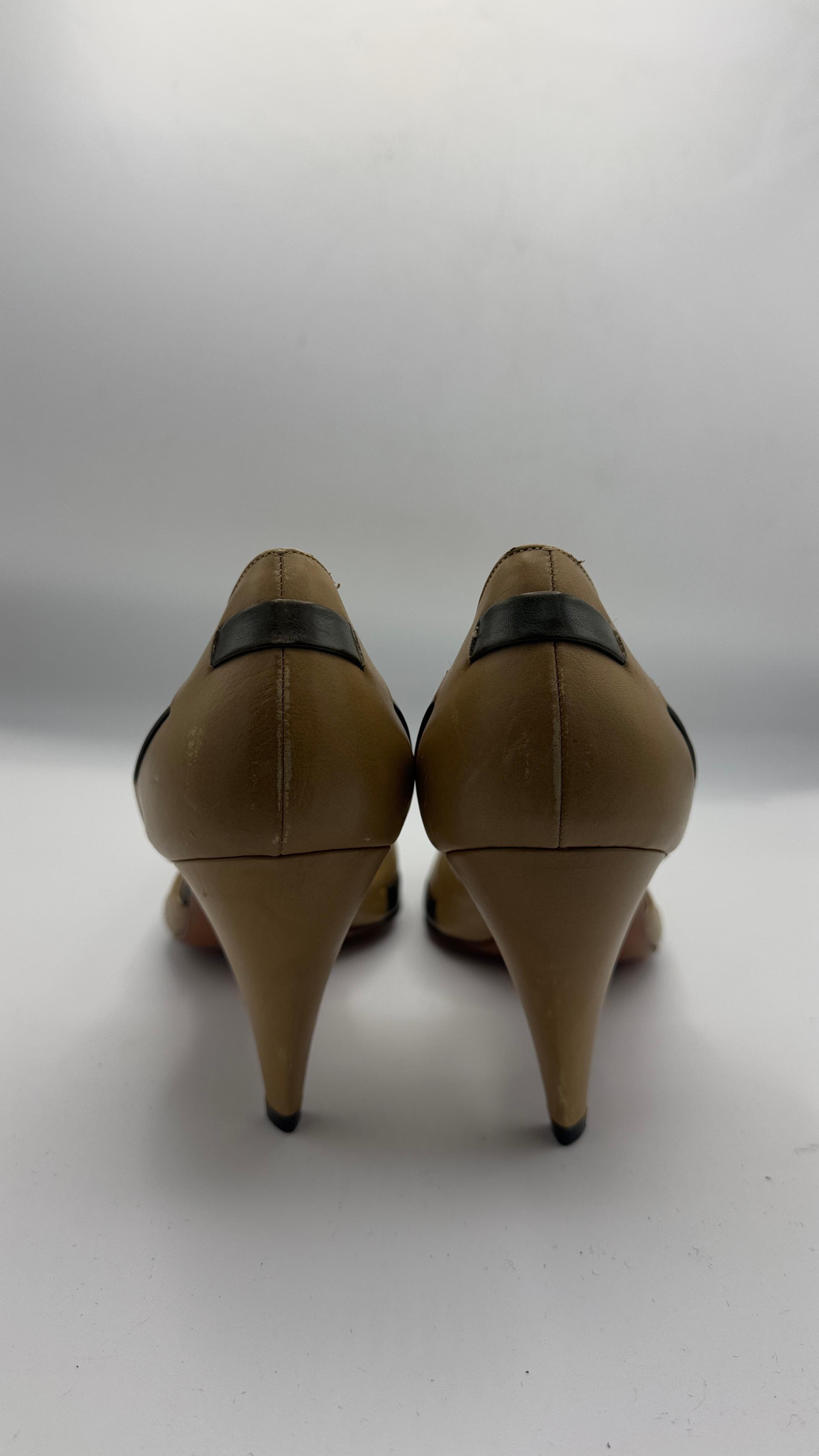 Gianni Versace Camel Leather Pumps by Sergio Rossi - Nous payons les droits d'importation ! en vente 6