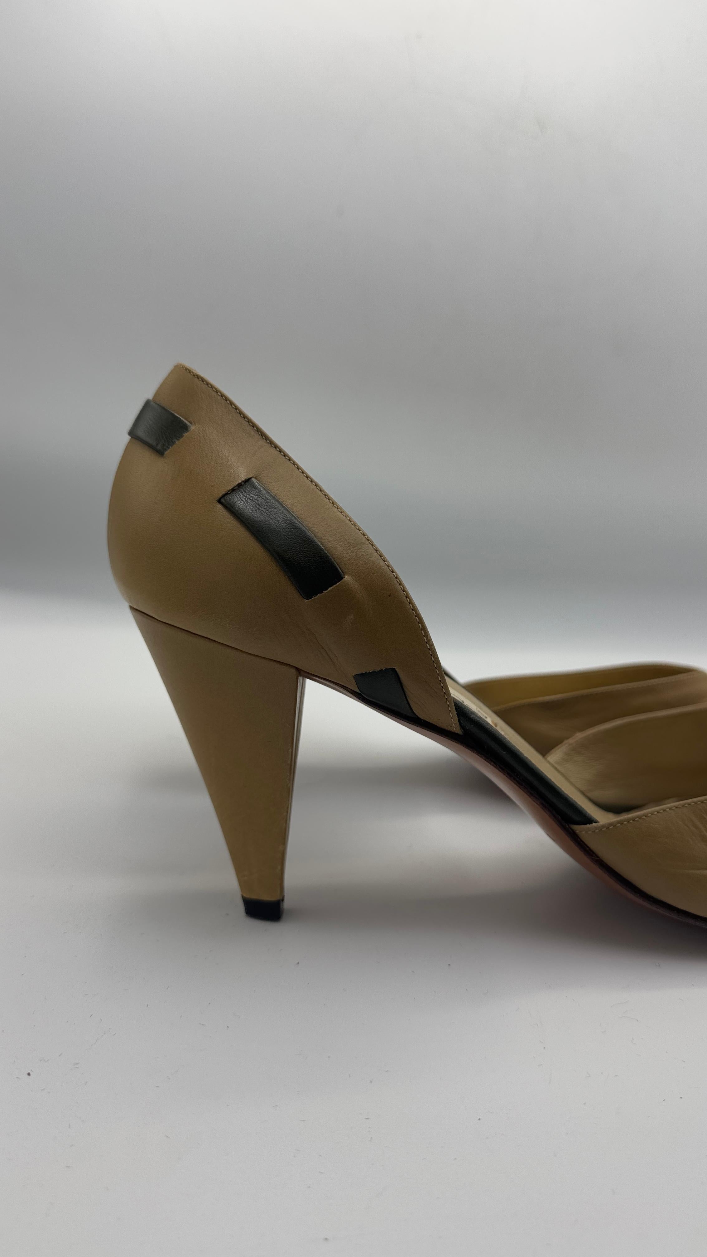 Gianni Versace Camel Leather Pumps by Sergio Rossi - Nous payons les droits d'importation ! en vente 3