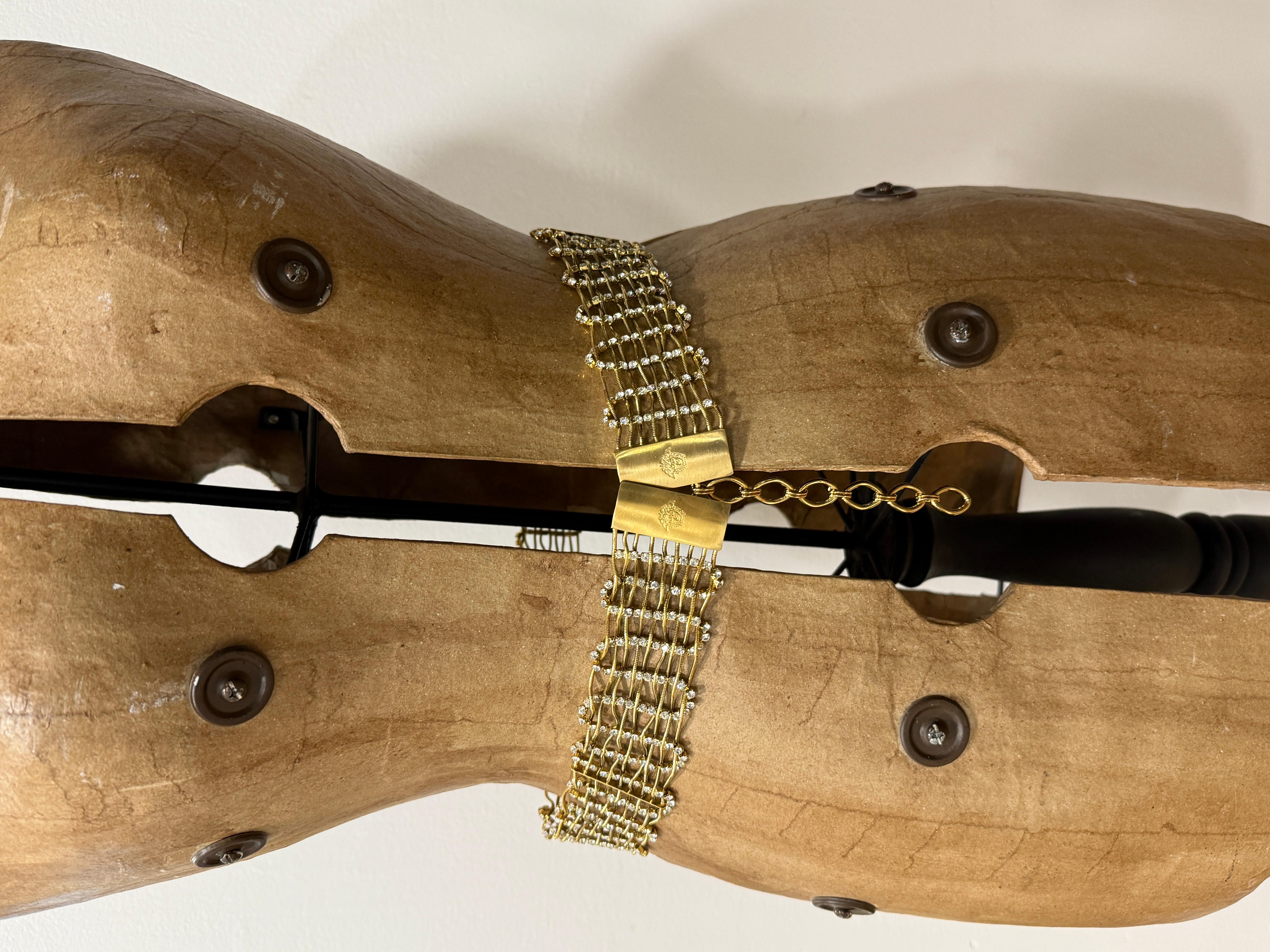 Cinturón de cota de malla y brillantes Gianni Versace c.1980's en venta 3