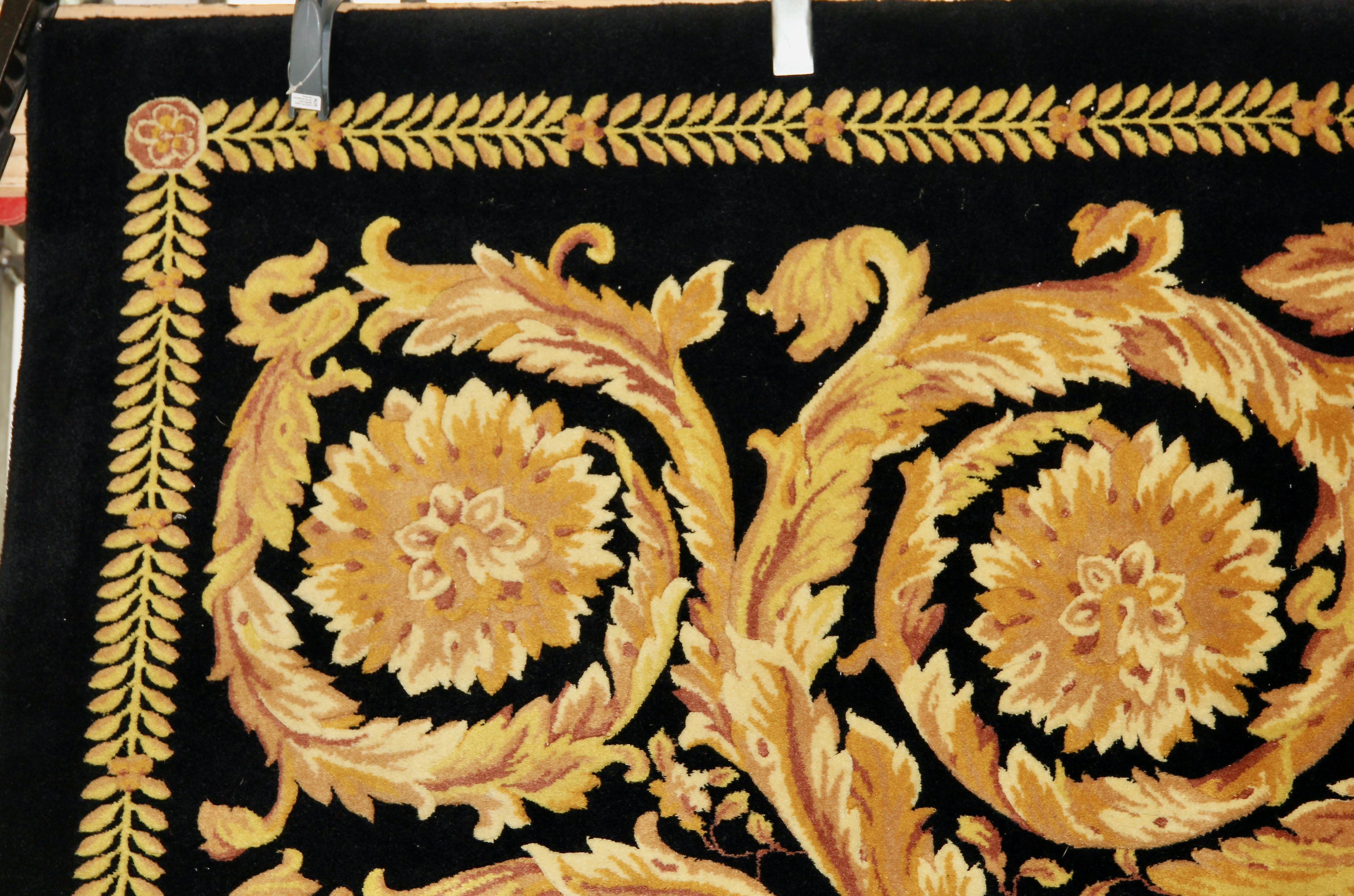 Moderne Gianni Versace Collection Black and Gold Designer Carpet, Rug. Barocco en vente