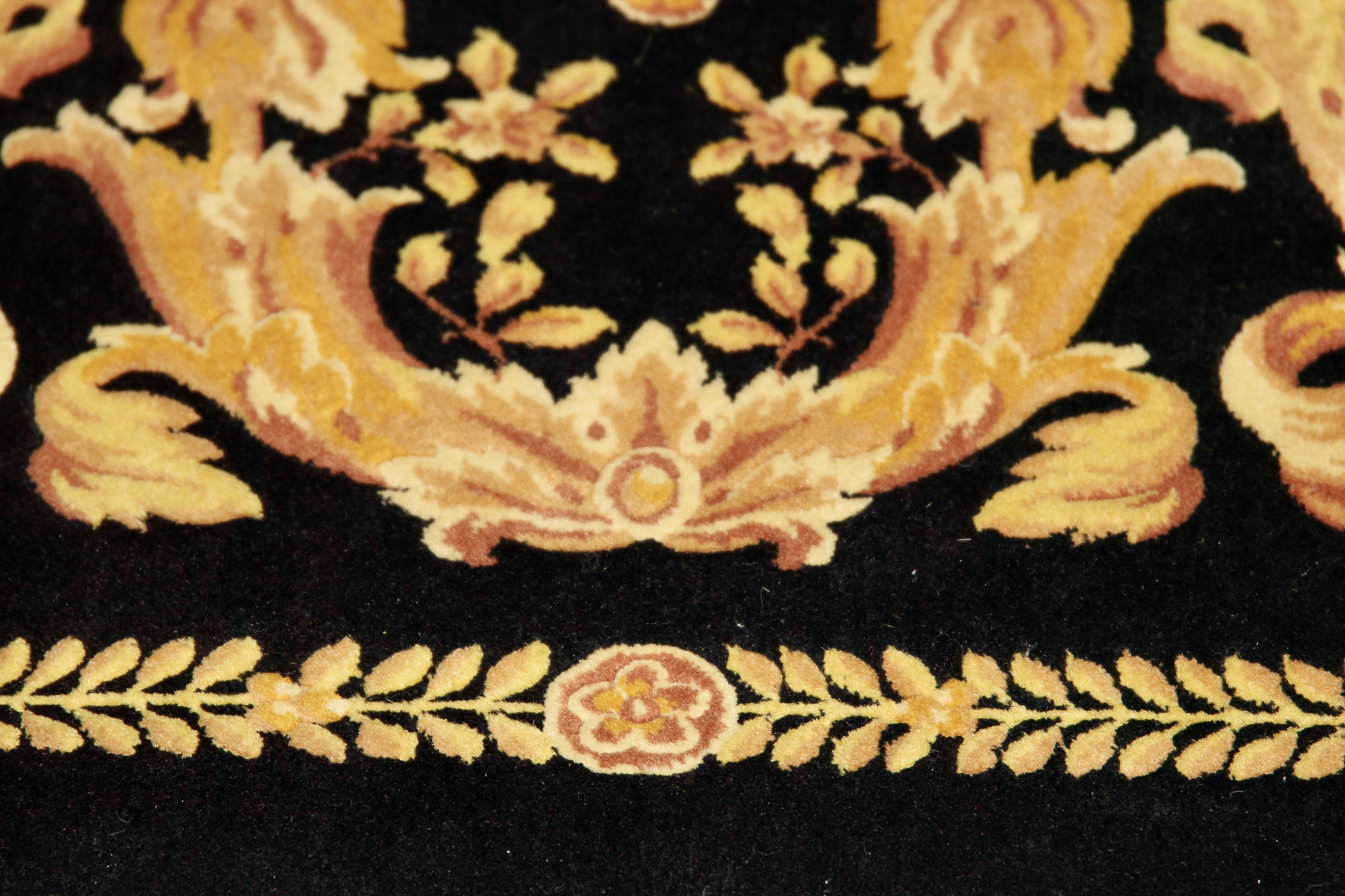 italien Gianni Versace Collection Black and Gold Designer Carpet, Rug. Barocco en vente
