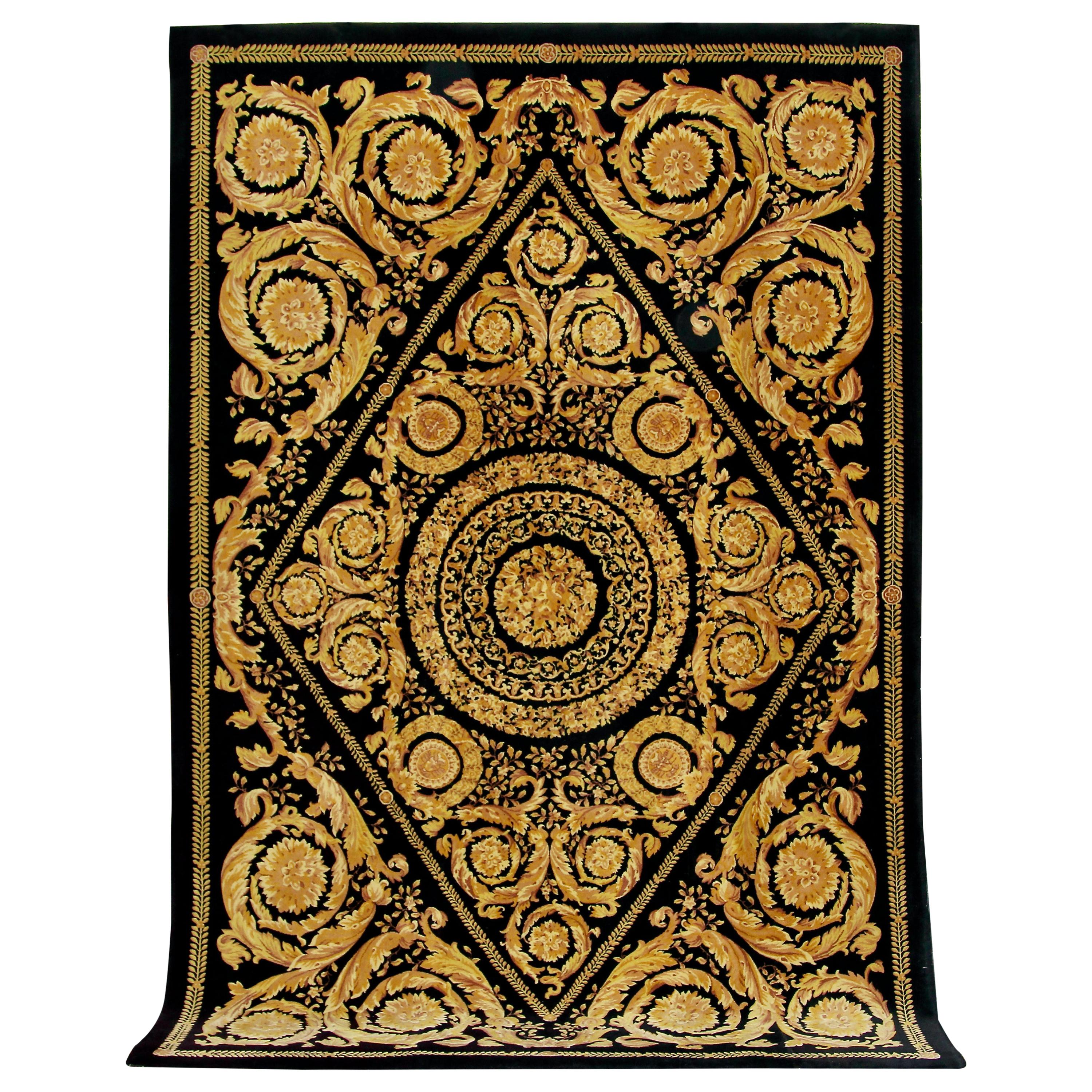 Sturen Bemiddelaar temperament Gianni Versace Collection Black and Gold Designer Carpet, Rug. Barocco For  Sale at 1stDibs | versace rug, versace carpets, versace design carpet