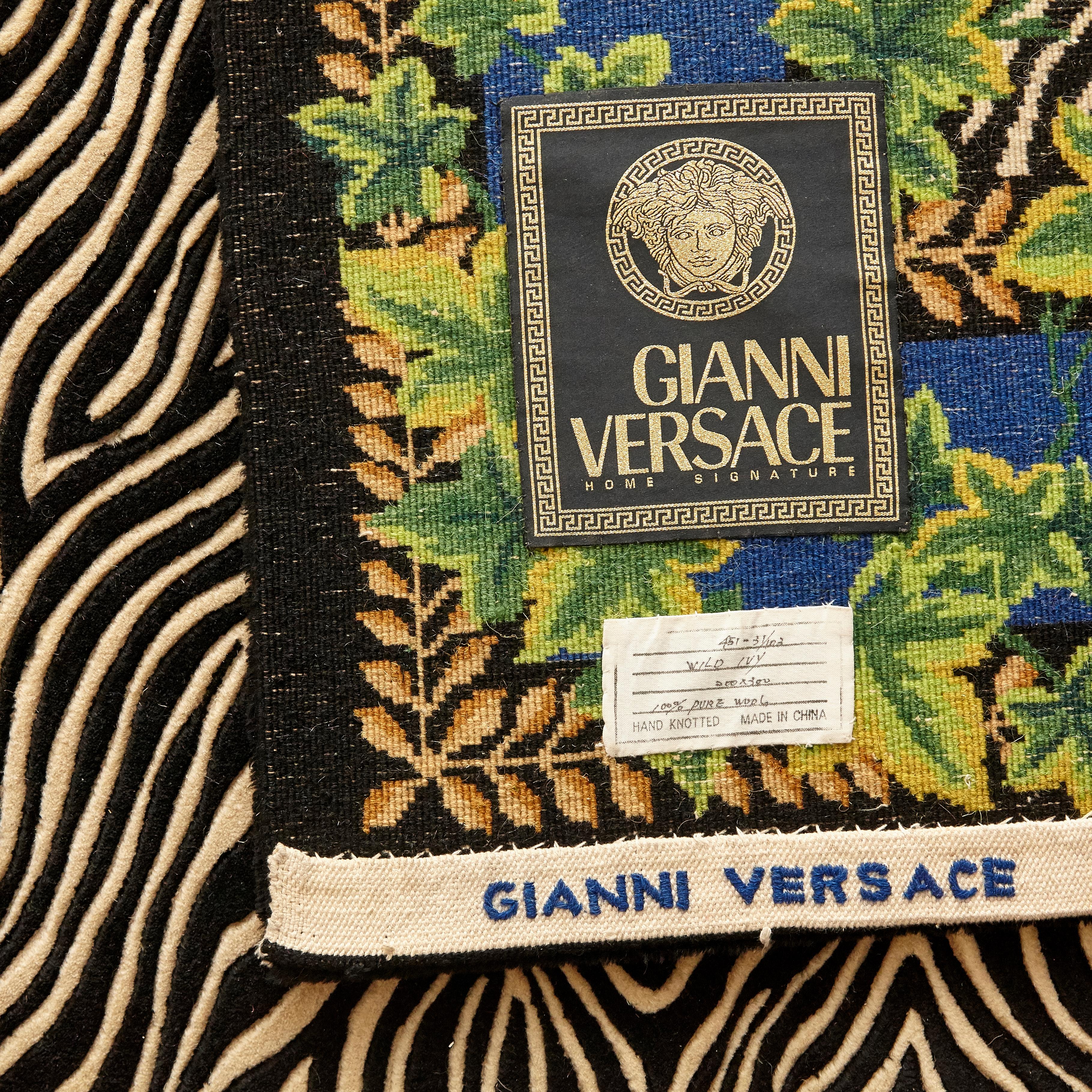 Chinois Tapis de la collection Gianni Versace Wild Ivy, imprimé animal zébré doré, 1980 en vente
