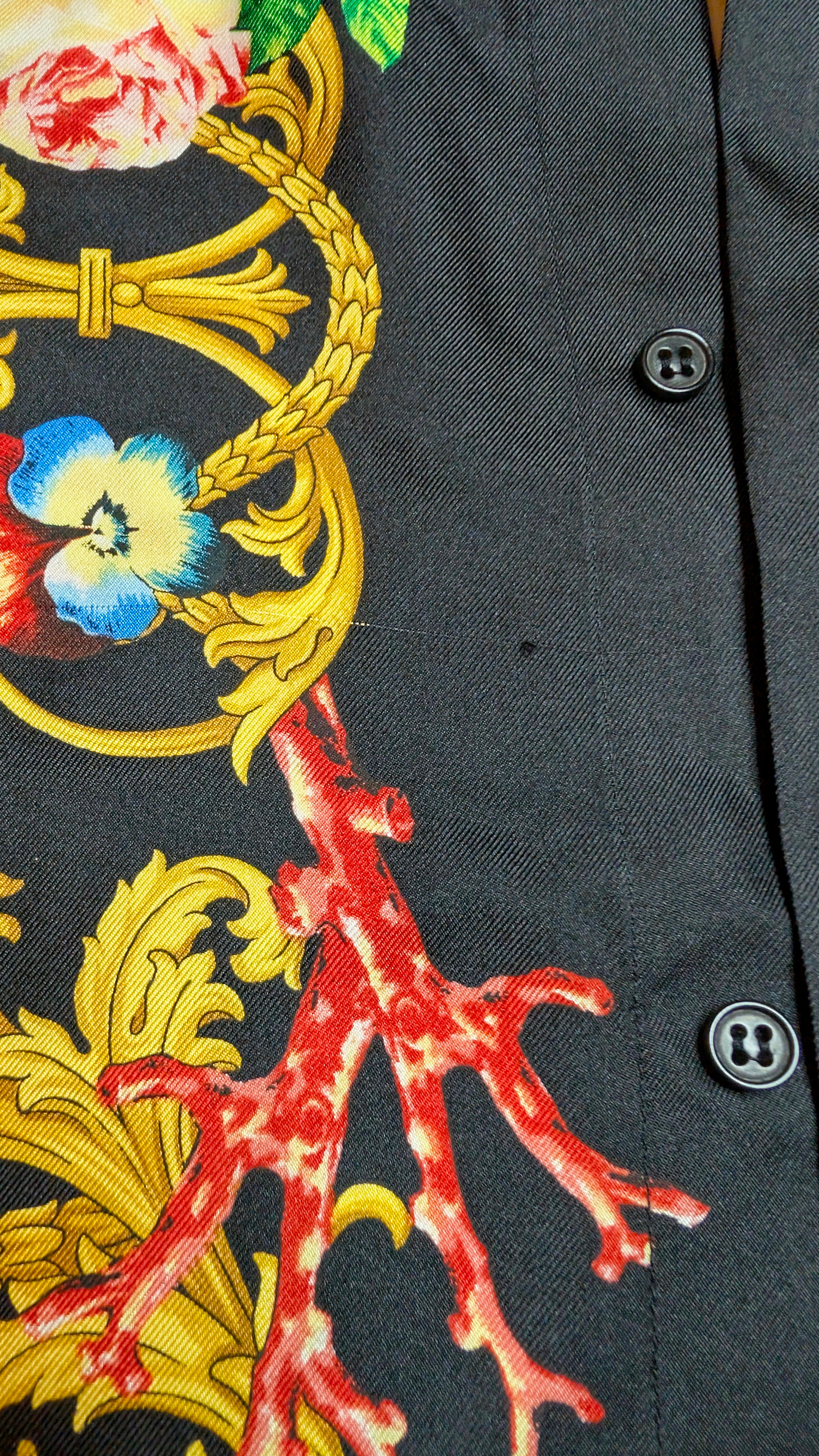 Gianni Versace Chemise en soie de couleur corail en vente 3