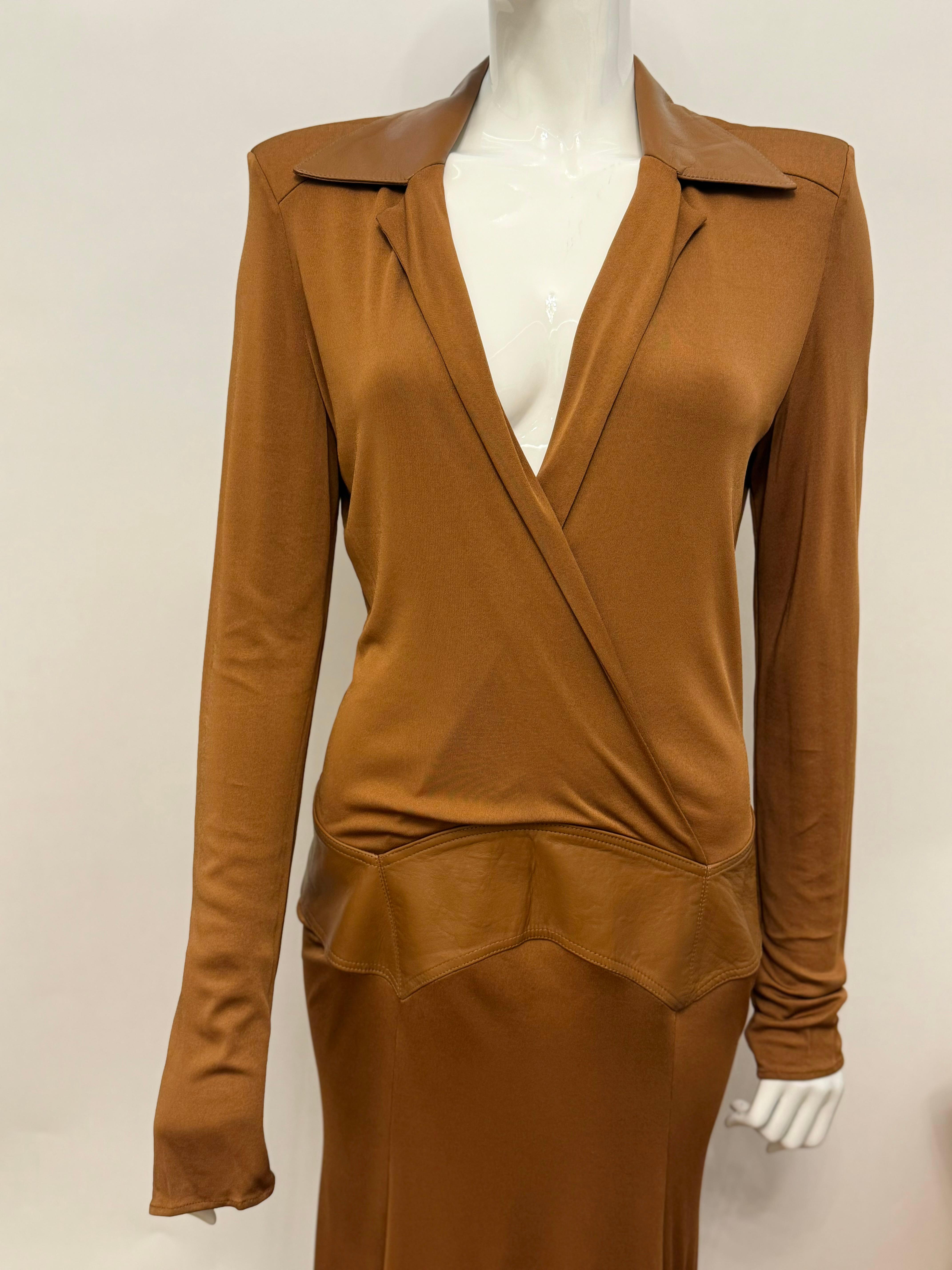 Gianni Versace Couture 2001 coñac Vestido marrón detalles de cuero en venta 6