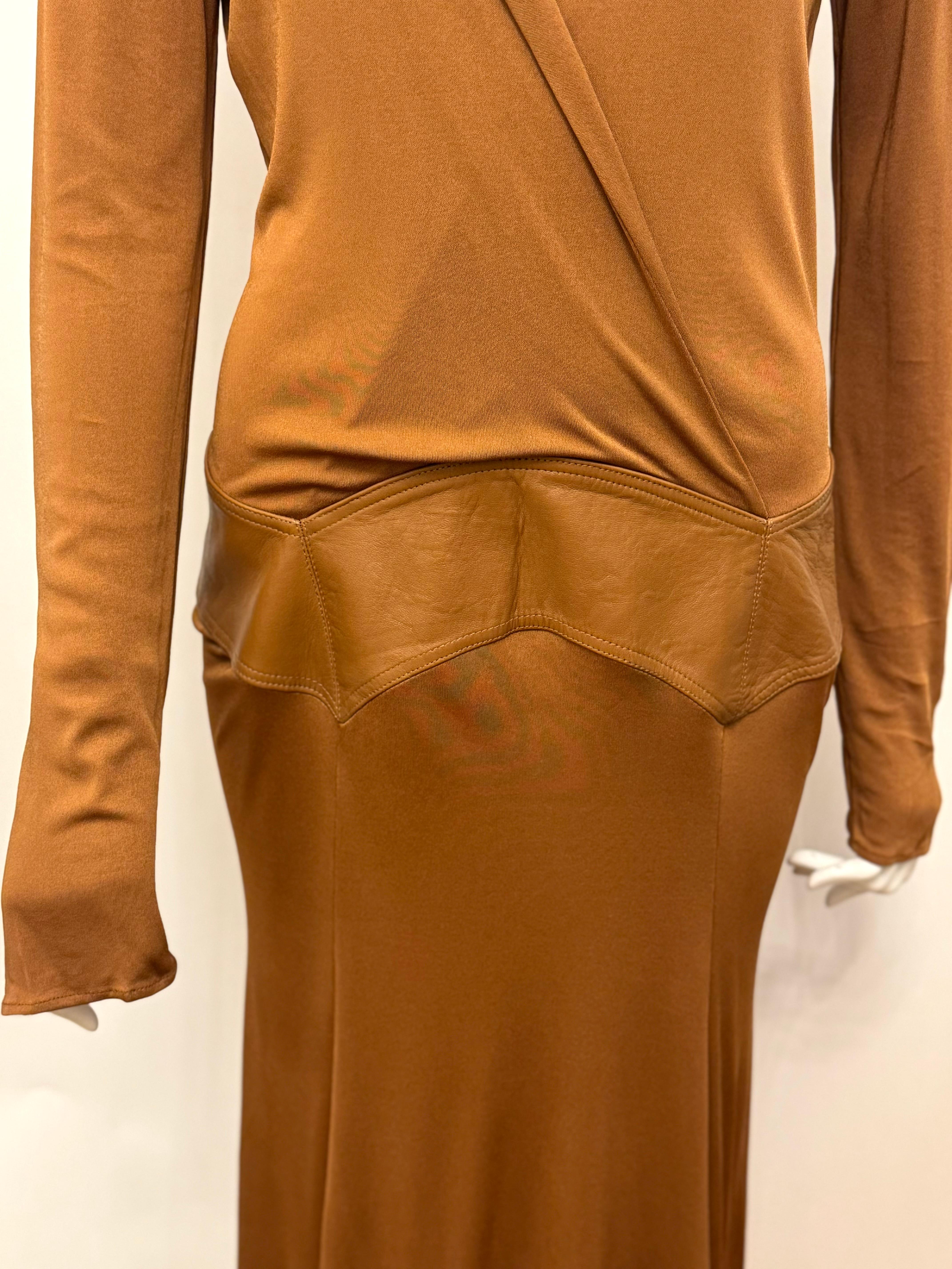 Gianni Versace Couture 2001 coñac Vestido marrón detalles de cuero Marrón en venta