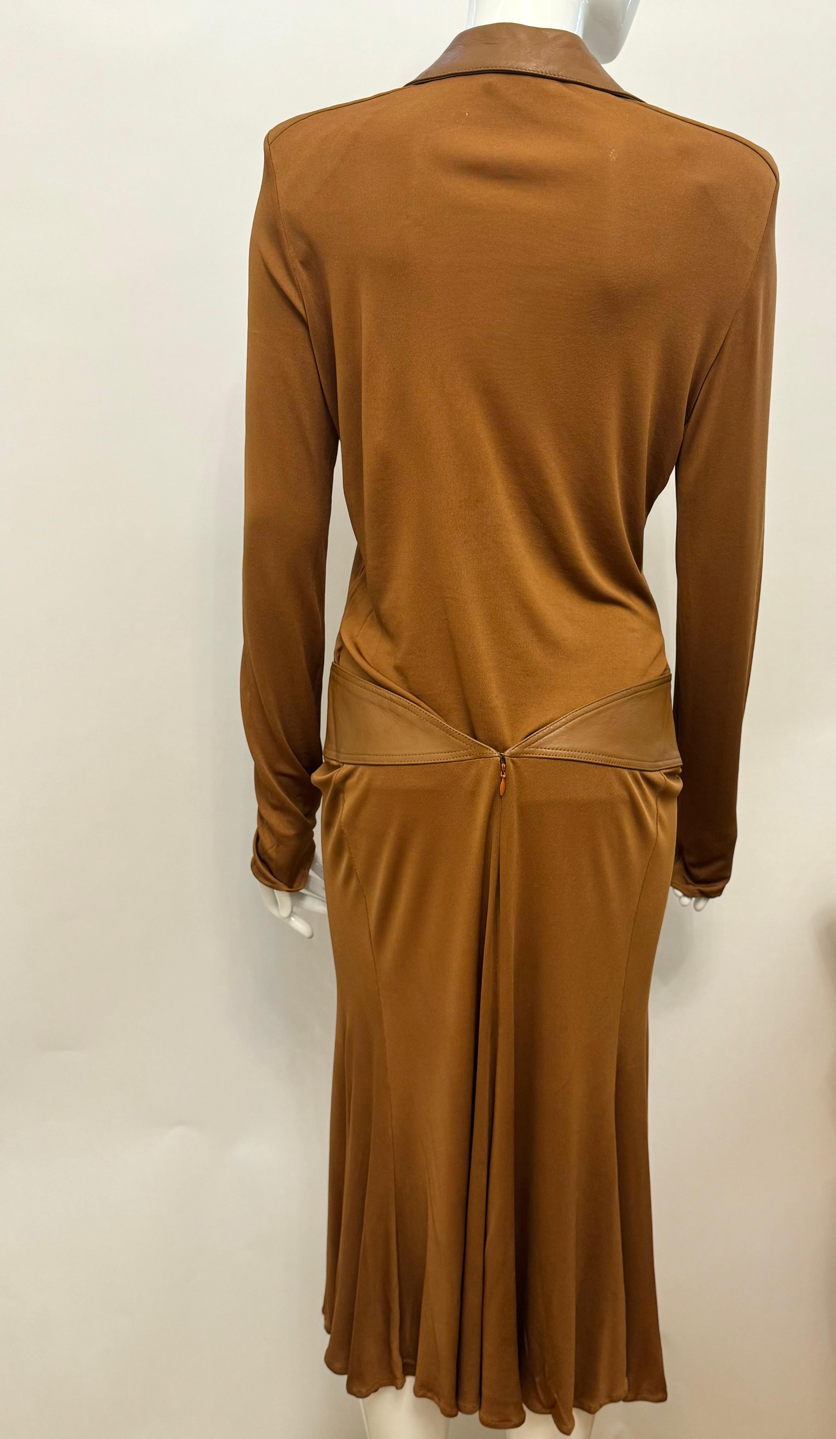 Gianni Versace Couture 2001 coñac Vestido marrón detalles de cuero en Bueno estado para la venta en PARIS, FR