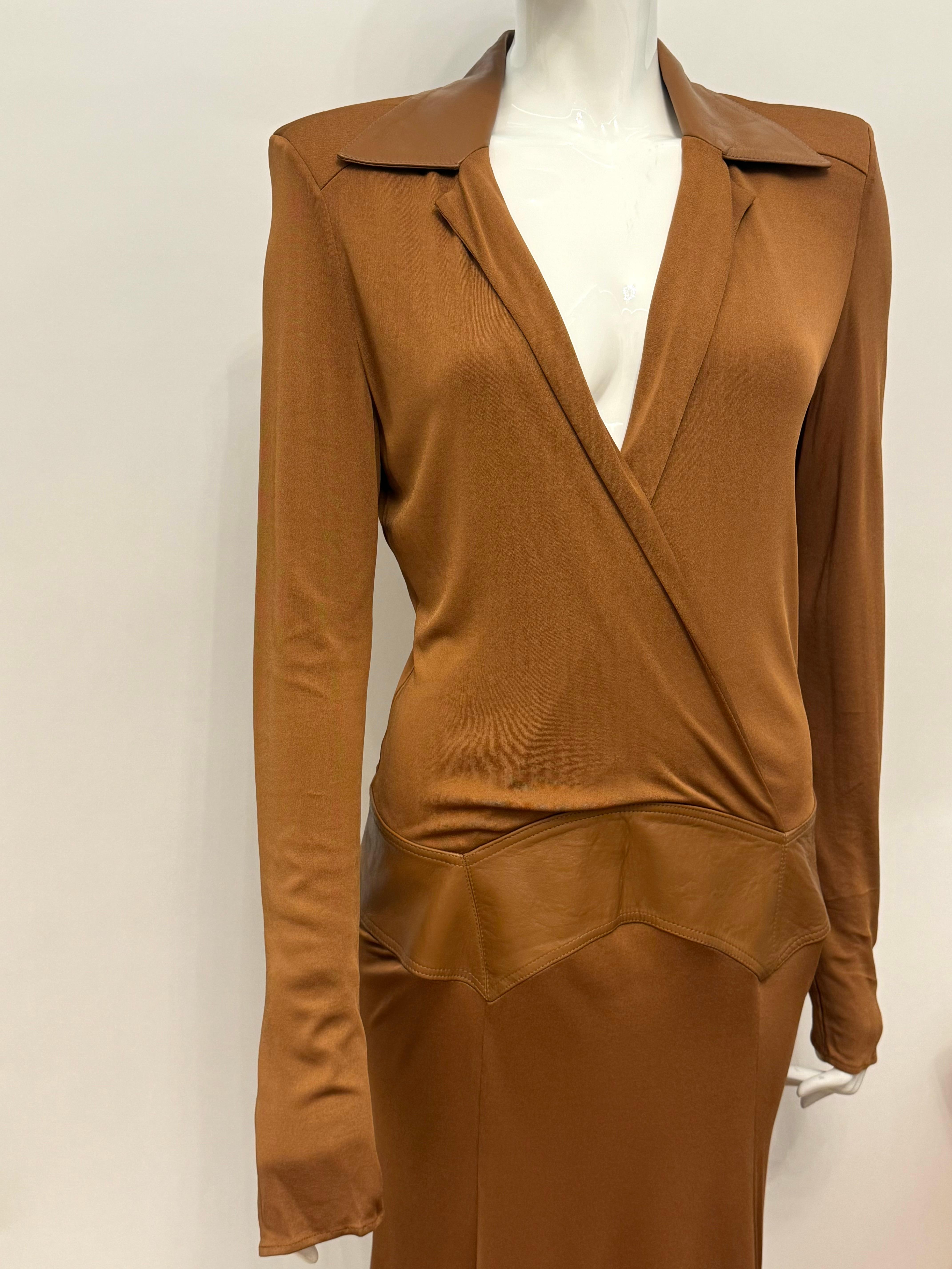 Gianni Versace Couture 2001 coñac Vestido marrón detalles de cuero en venta 4