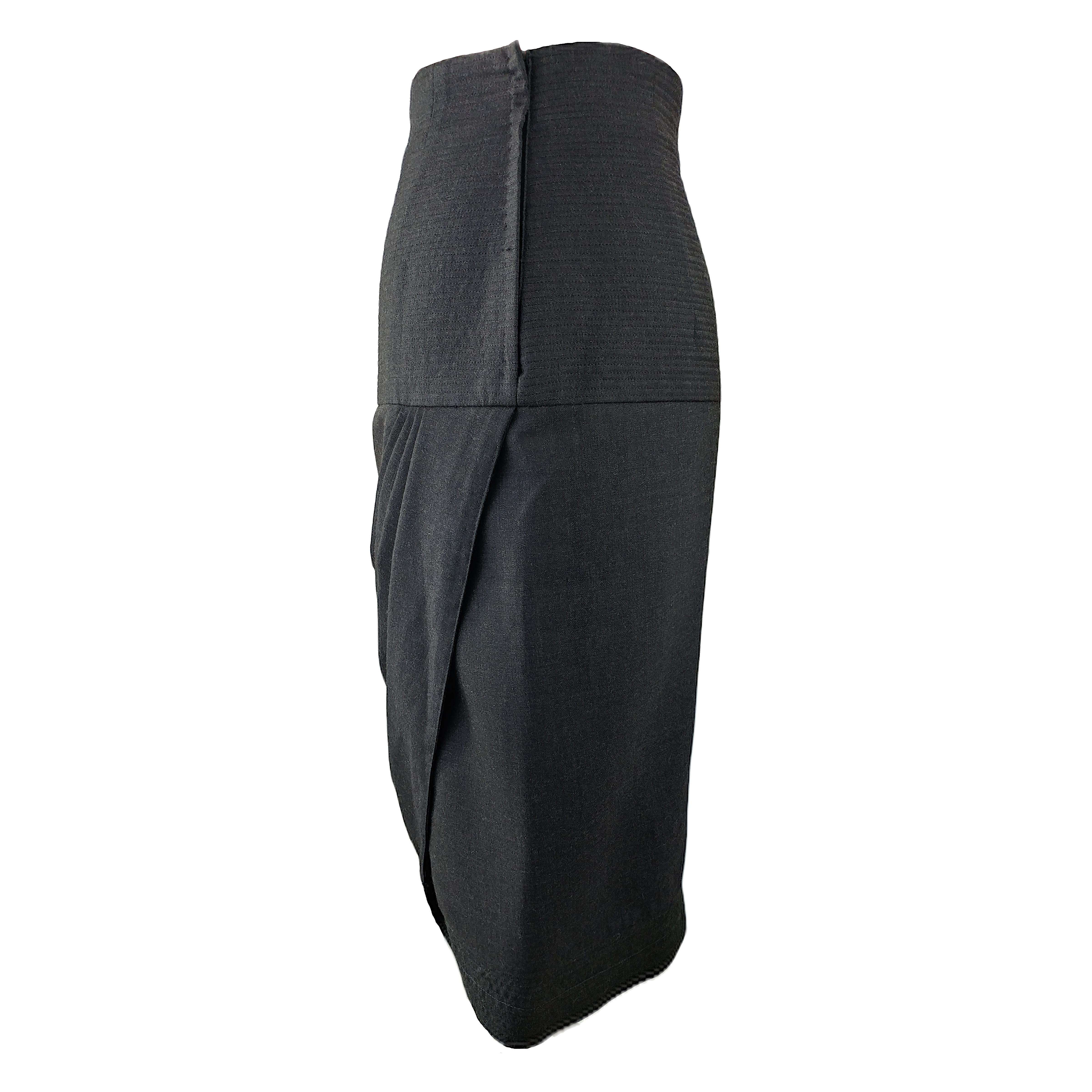 GIANNI VERSACE COUTURE 80s Rare Label Dark Grey Wool Midi Skirt  Size 4US 36EU In Excellent Condition For Sale In Cuggiono, MI
