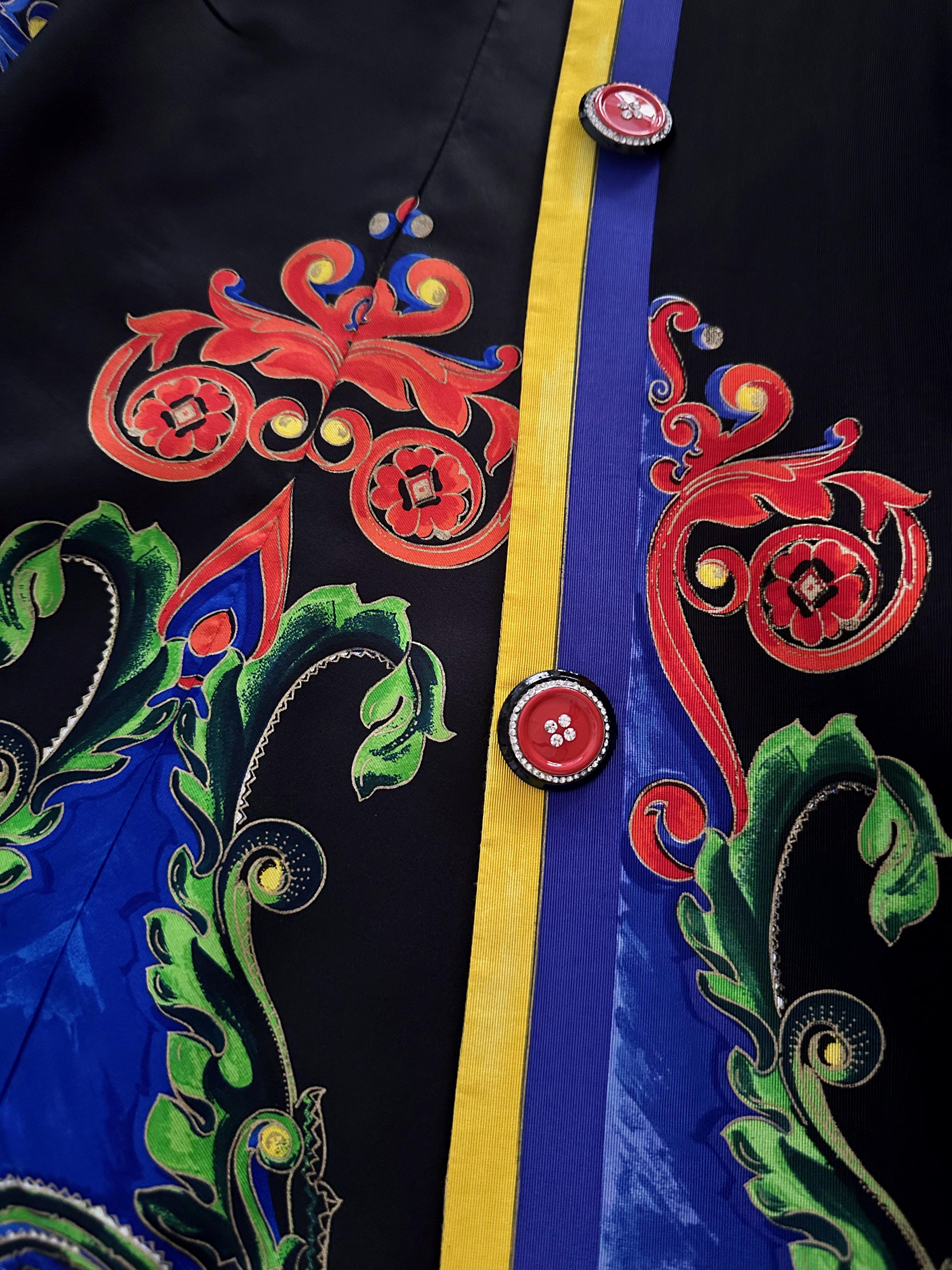 This vintage piece from Gianni Versace Couture is crafted in an iconic print from the Couture House.
It goes back to the 90's (probably 1991) placing it in the era when Gianni Versace’s Baroque print motif was at its height.
It is in perfect