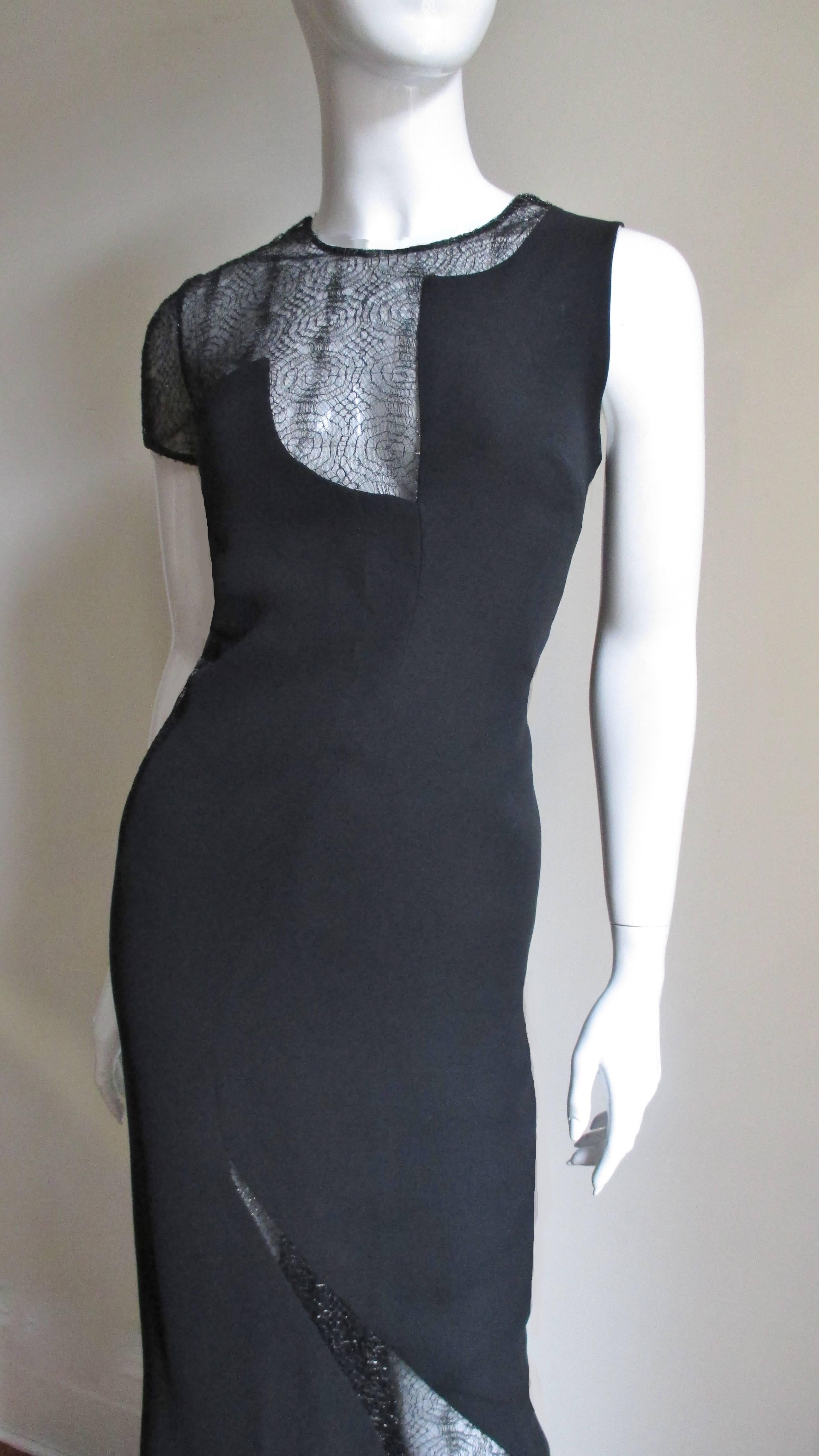Gianni Versace Couture Vestido asimétrico con recortes de encaje Negro en venta