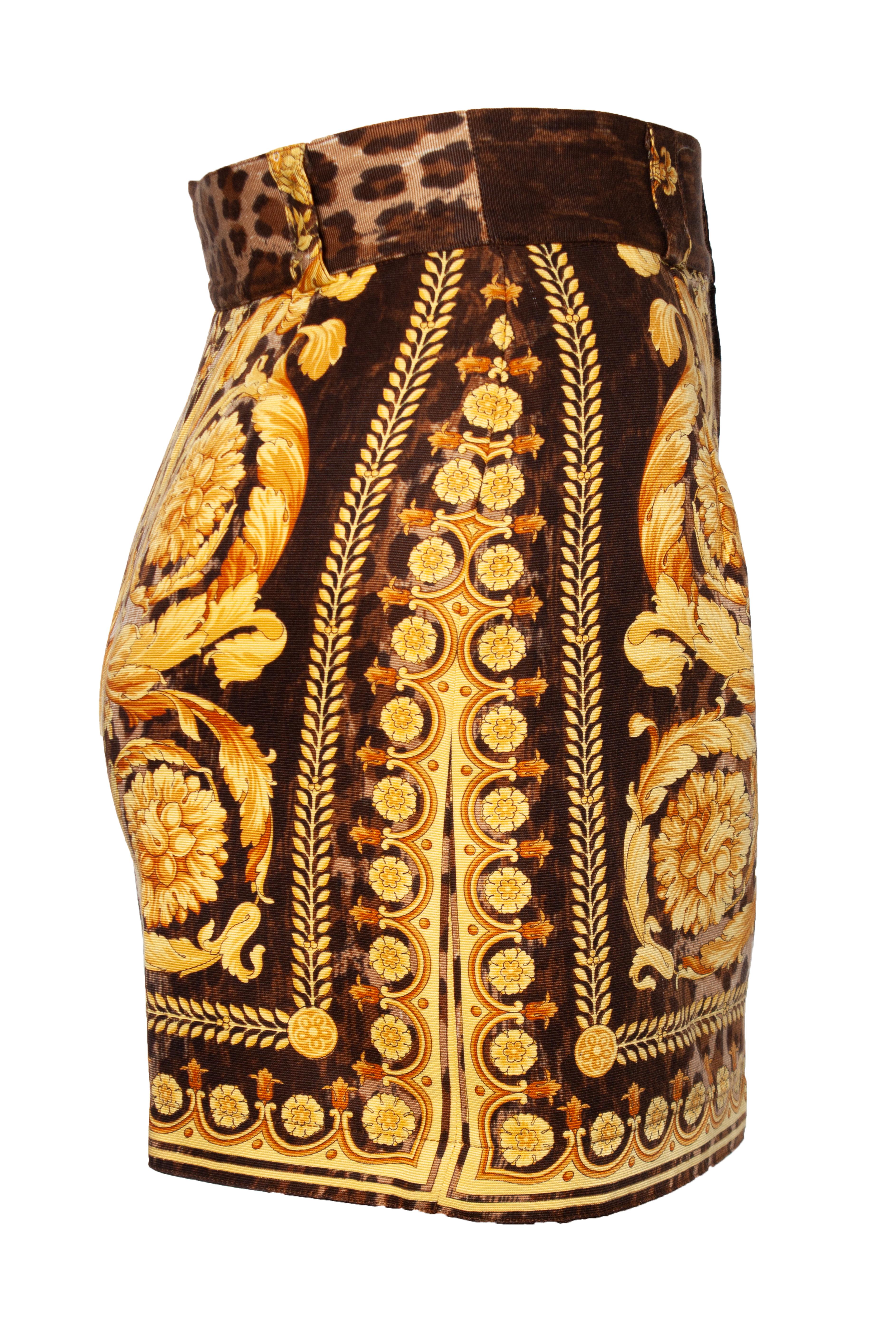 Gianni Versace Couture, Barocco printed shorts In Excellent Condition For Sale In AMSTERDAM, NL
