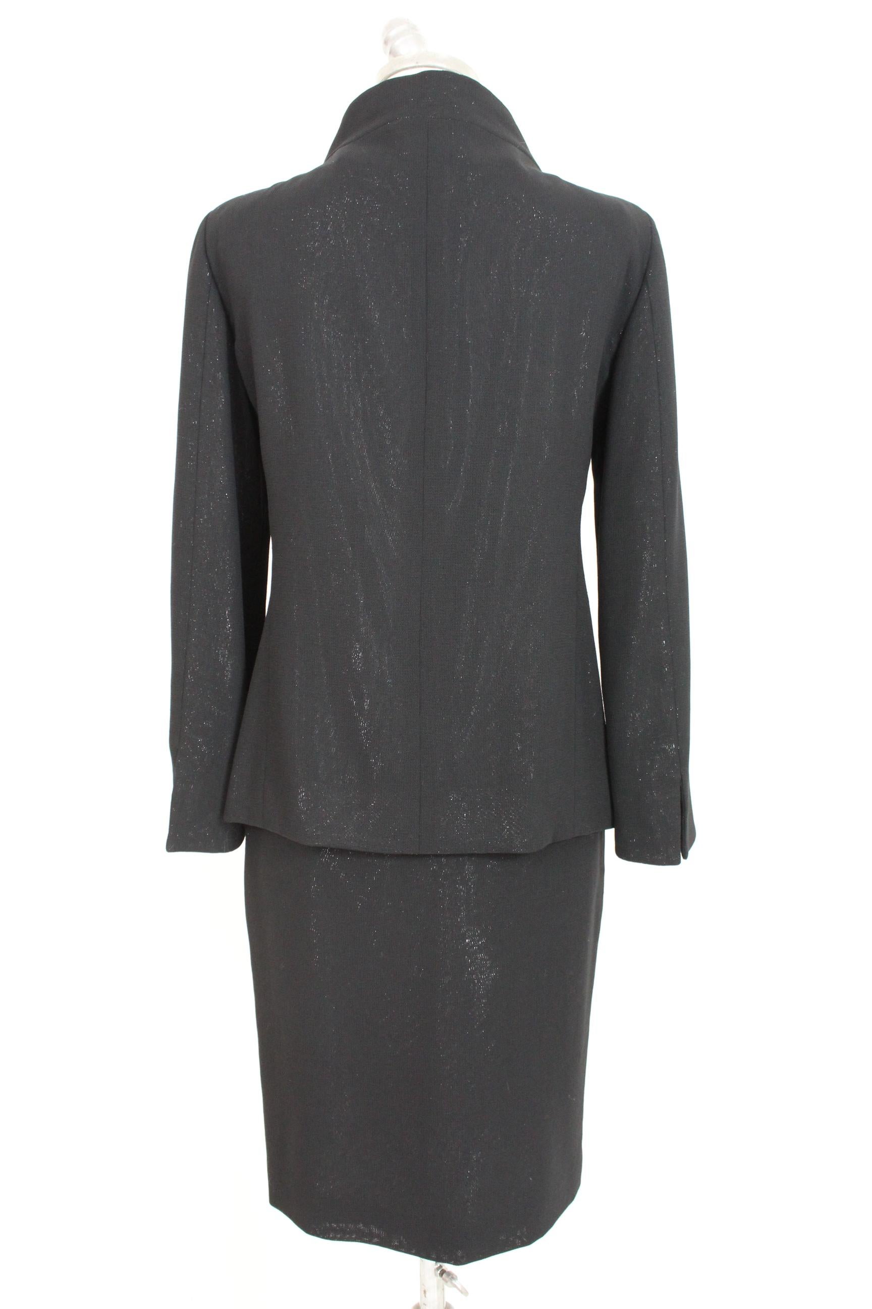 Gianni Versace Couture evening 80s vintage women's skirt suit. Jacket and skirt in wool and silk . Color black laminated, inside silver lining. Jacket with clip closure, sheath skirt with front slit. Made in Italy. Excellent vintage