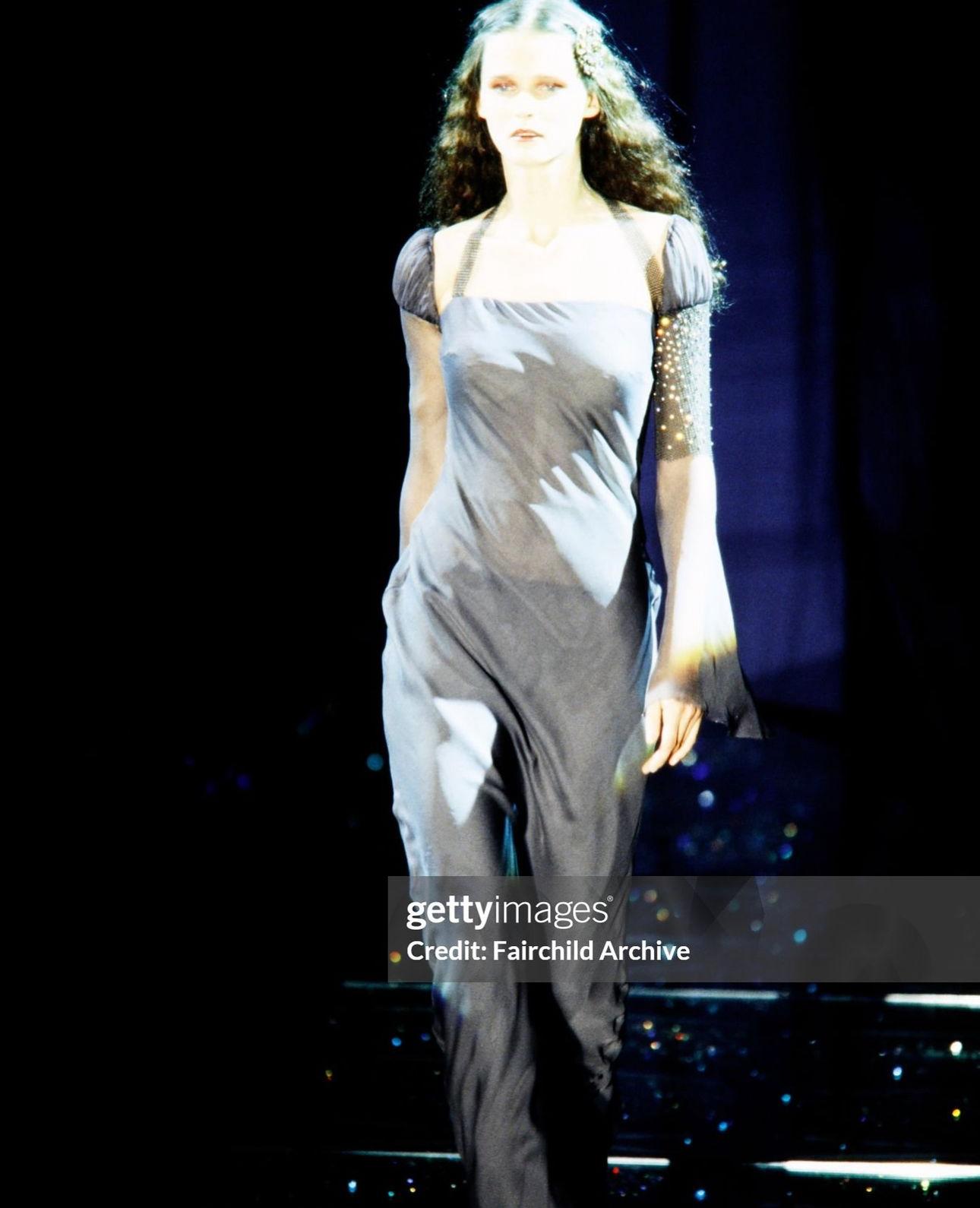 Gianni Versace Couture F/W 1998 Steel grey silk and chainmail evening dress For Sale 1