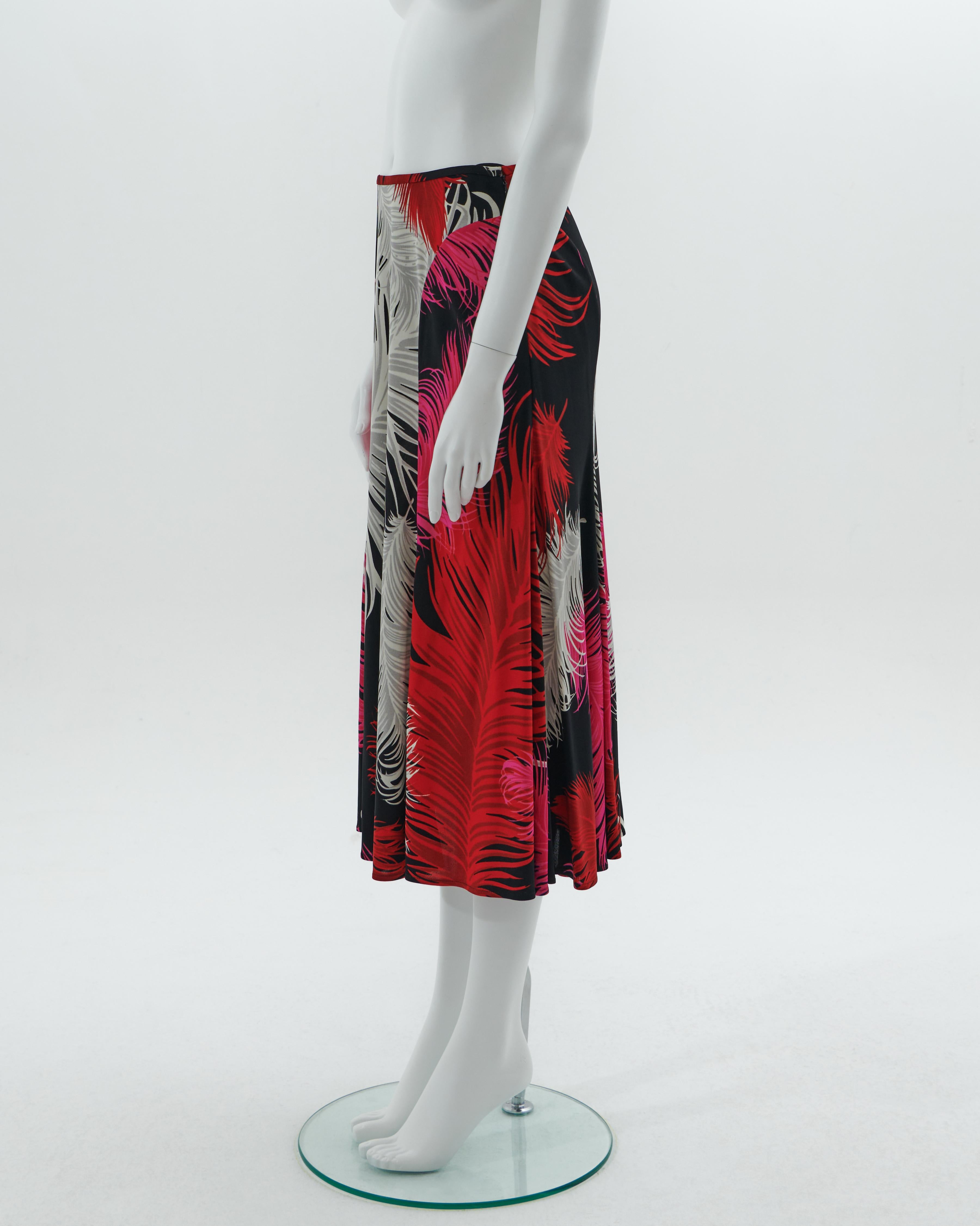 - Designed by Donatella Versace 
- Sold by Skof.Archive
- Fall Winter 2001
- Gianni Versace Couture in a bright pink, red, white and grey feather print
- Draped skirt lined with black fabric
- Long draped skirt
- Made in Italy

Condition:
