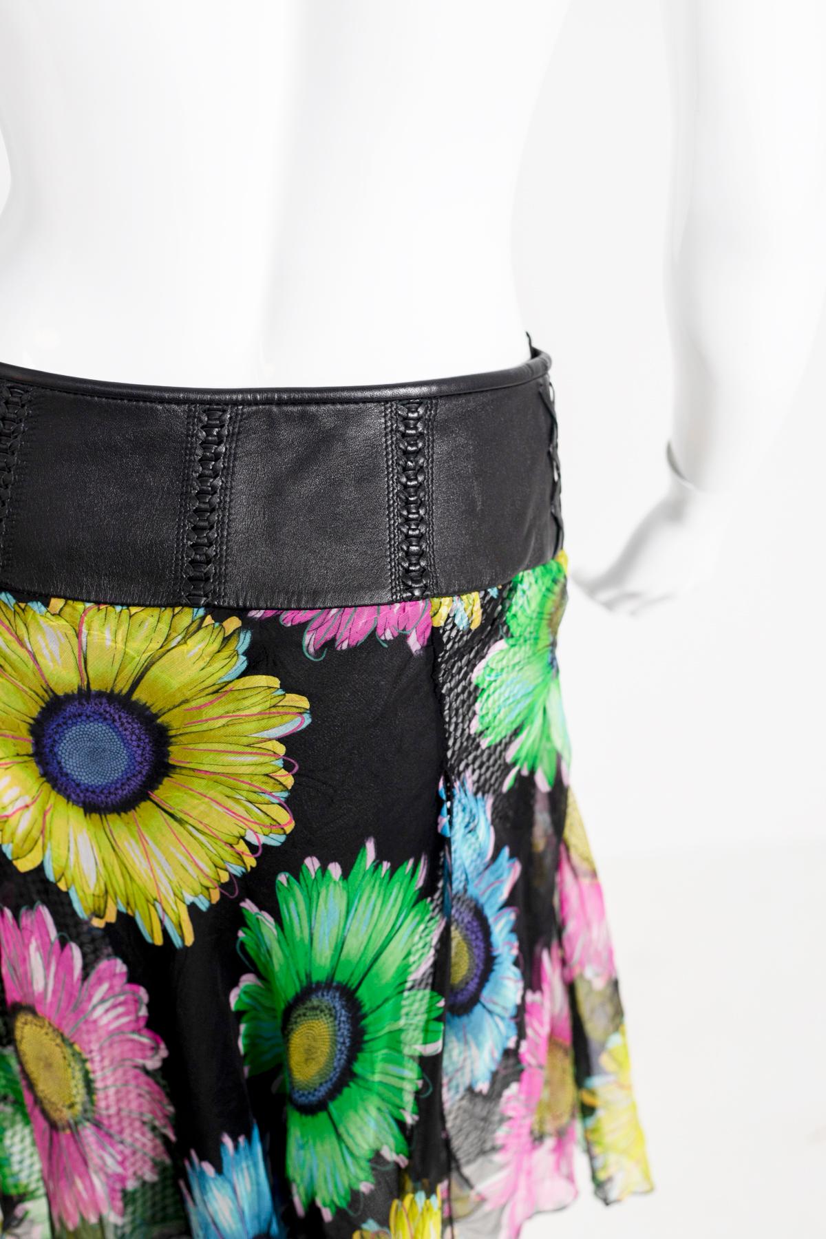 Gianni Versace Couture Leather and Silk Short Skirt 1990s In Excellent Condition For Sale In Milano, IT