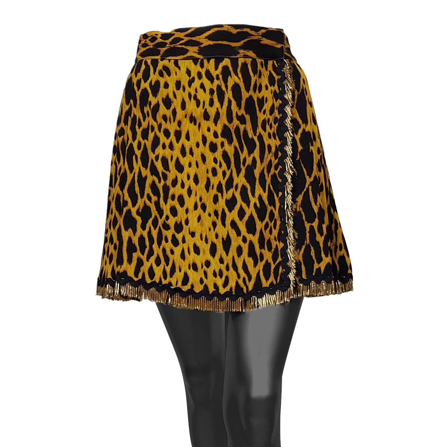 Gianni Versace couture skirt from 1990s.
Featuring animal print with gold-tone fringed edges. 
The skirt wraps around the body and closes with a hidden button and metal hooks & eyes.
Size : 42(IT)
Measurements : 
Length : 41 cm
Waist : 75 cm