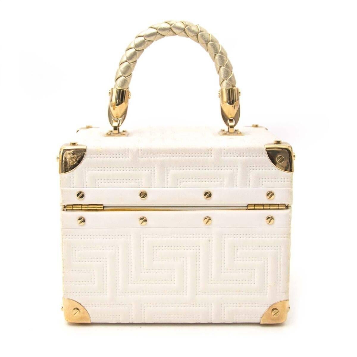 Preloved condition

Estimated retail price: €760

Gianni Versace Couture Luxury Fragrance Traincase

This limited edition Case is hand stitched and costum made. The ouside is made out of rich nappa snow white leather. 
Finished with gold studs and