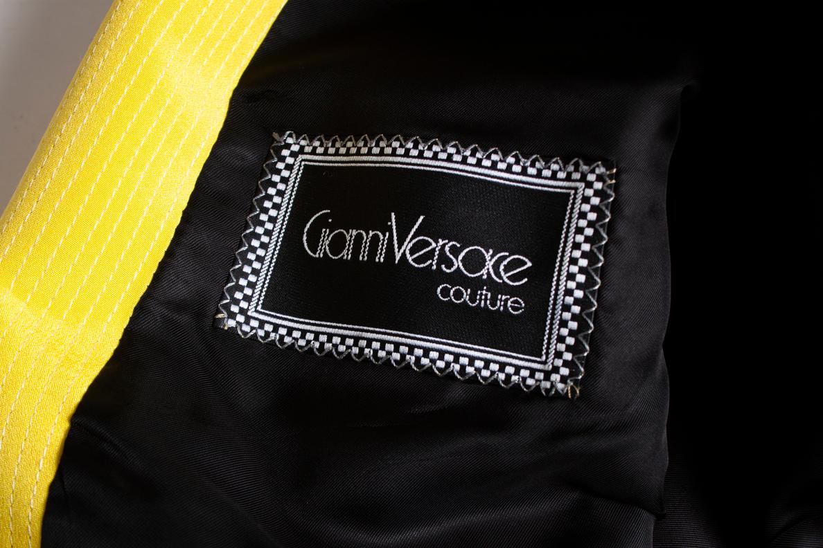 Gianni Versace Couture, Maxi blazer with yellow collar For Sale 3