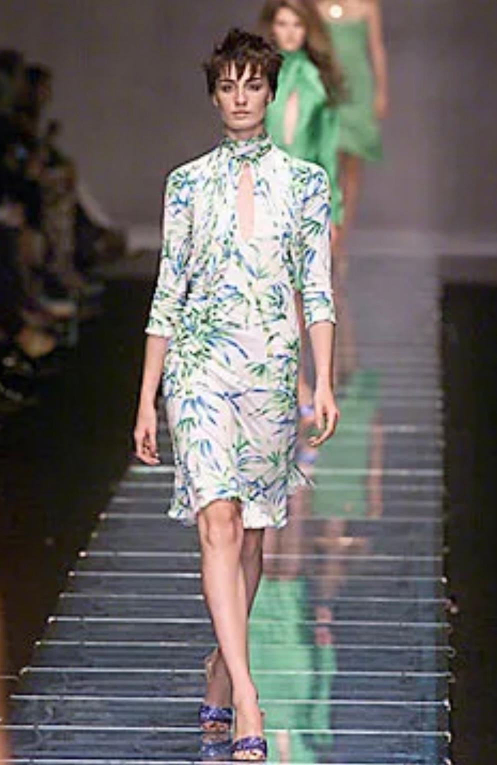 Gianni Versace Couture Open-Back Tropical Print Runway Silk Jersey Dress, SS2000 In Good Condition For Sale In Geneva, CH