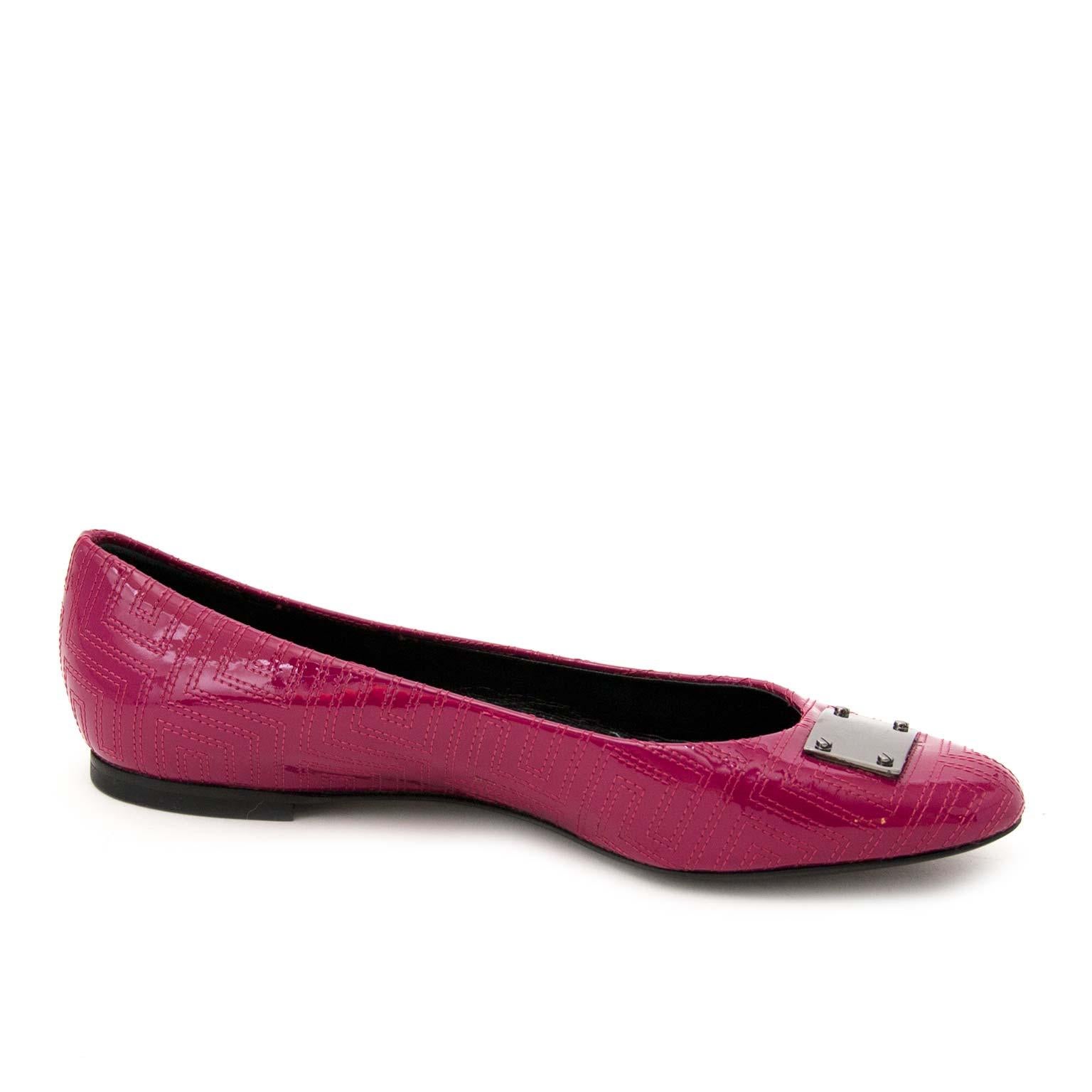 Brand new

Gianni Versace Couture Patent Fuchsia Flats

These happy and bright flats are not only comfortable but also very chic looking. The varnished effect and black metal hardware give an extra dimension to these shoes, you can wear them to work