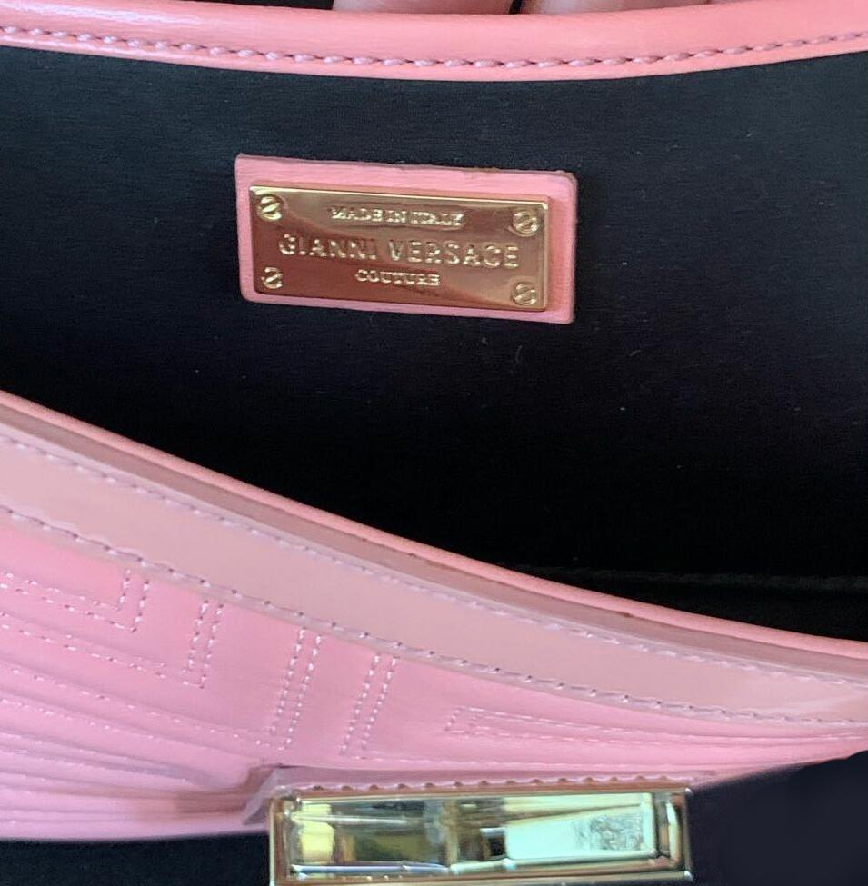 GIANNI VERSACE COUTURE PINK PATENT Gesteppte LEDER-Schultertasche 2