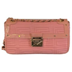 GIANNI VERSACE COUTURE PINK PATENT Gesteppte LEDER-Schultertasche