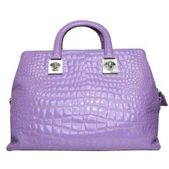 Bolso con asa de piel de cocodrilo en relieve morada Gianni Versace Couture