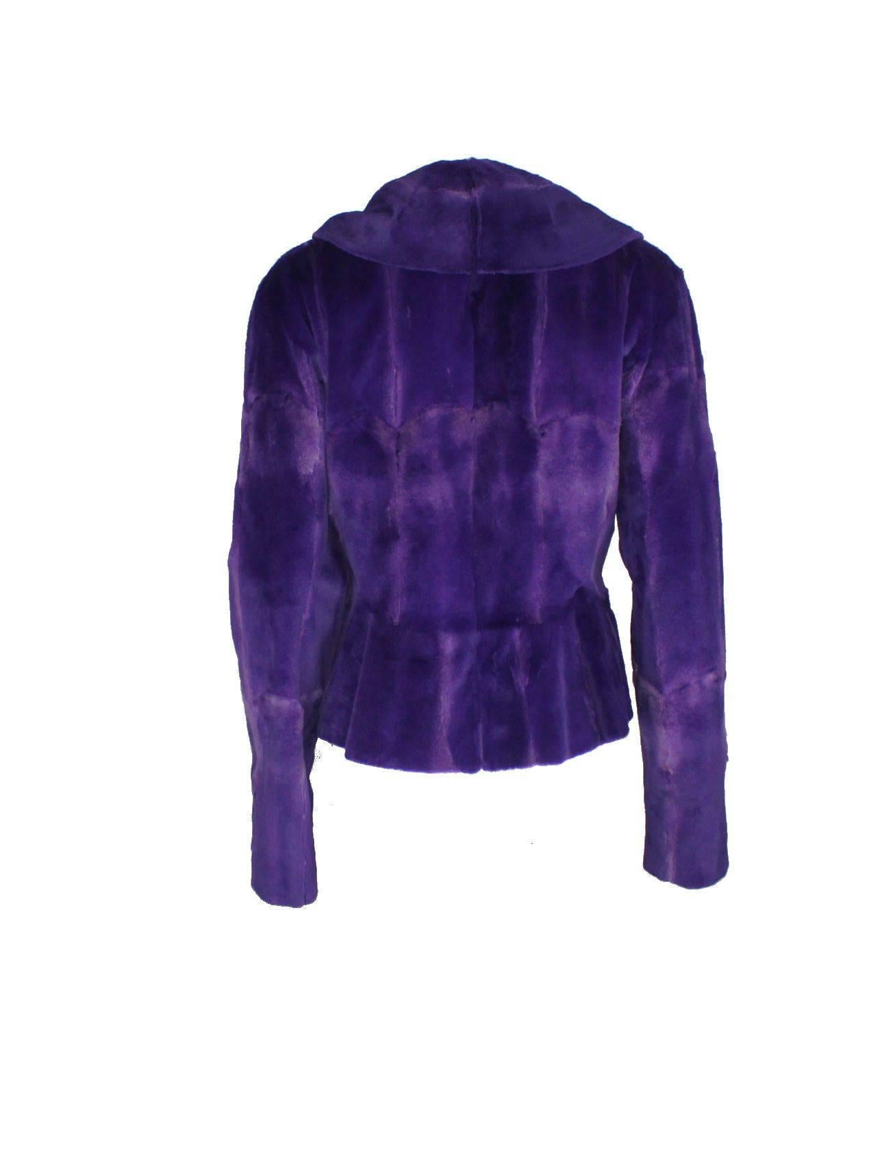 NEW NEU Gianni Versace Couture Lila Pelzjacke Mantel FW 2000 (Violett) im Angebot