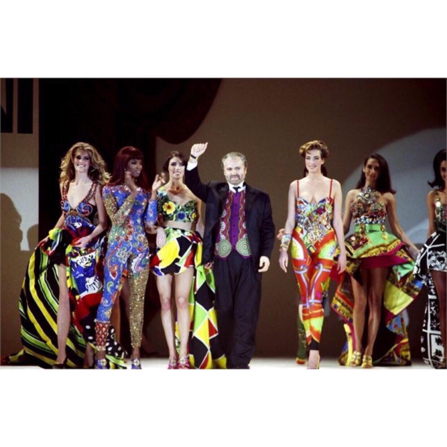 The 1990s can be characterized by a collage of bold color shades, so it is no wonder that Versace was remarkably popular during this time. Featuring a combination of rich colors or patterns superimposed with luxe-inspired prints, Versace aesthetic