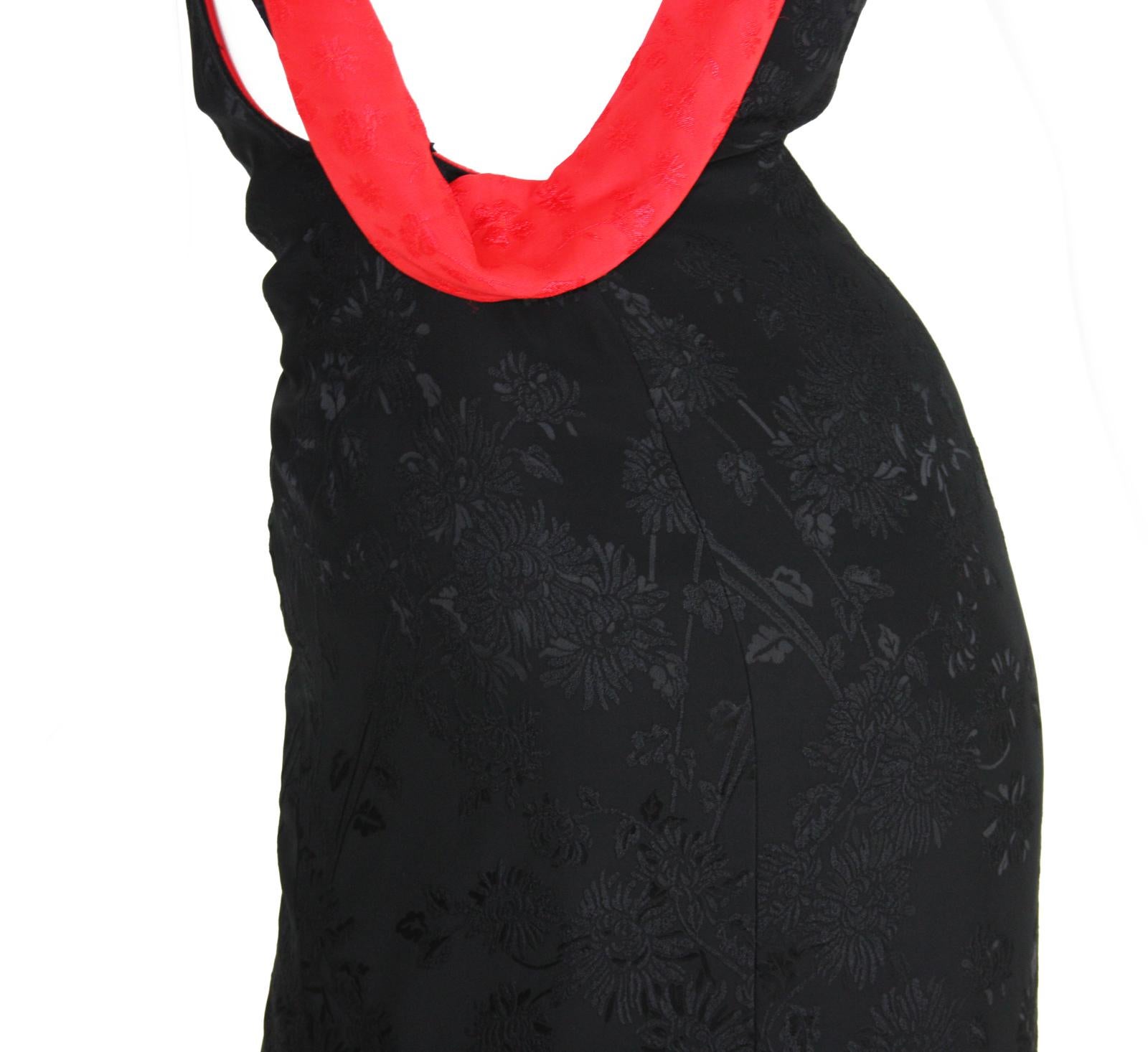 Gianni Versace Couture - Robe dos nu noire et rouge, collection P/E 1998 en vente 5