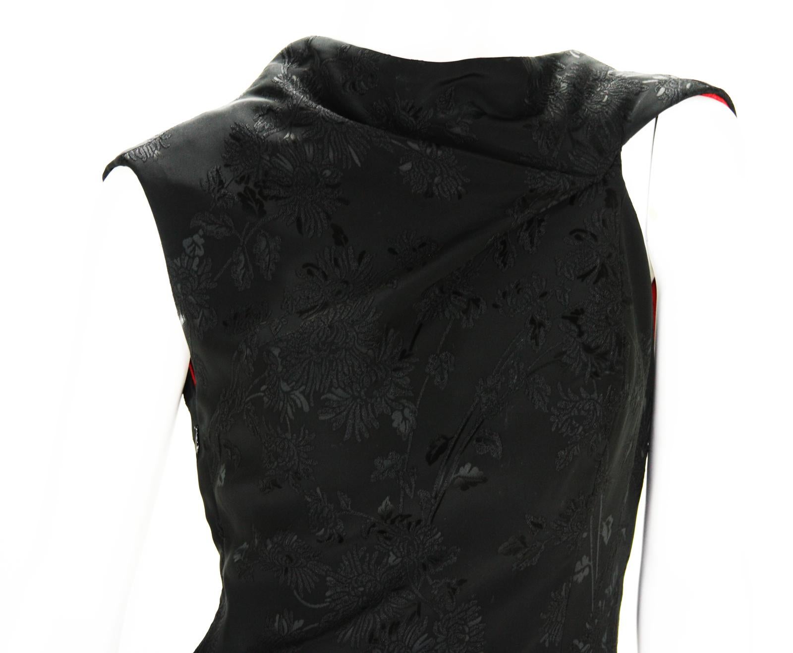 Gianni Versace Couture - Robe dos nu noire et rouge, collection P/E 1998 en vente 2