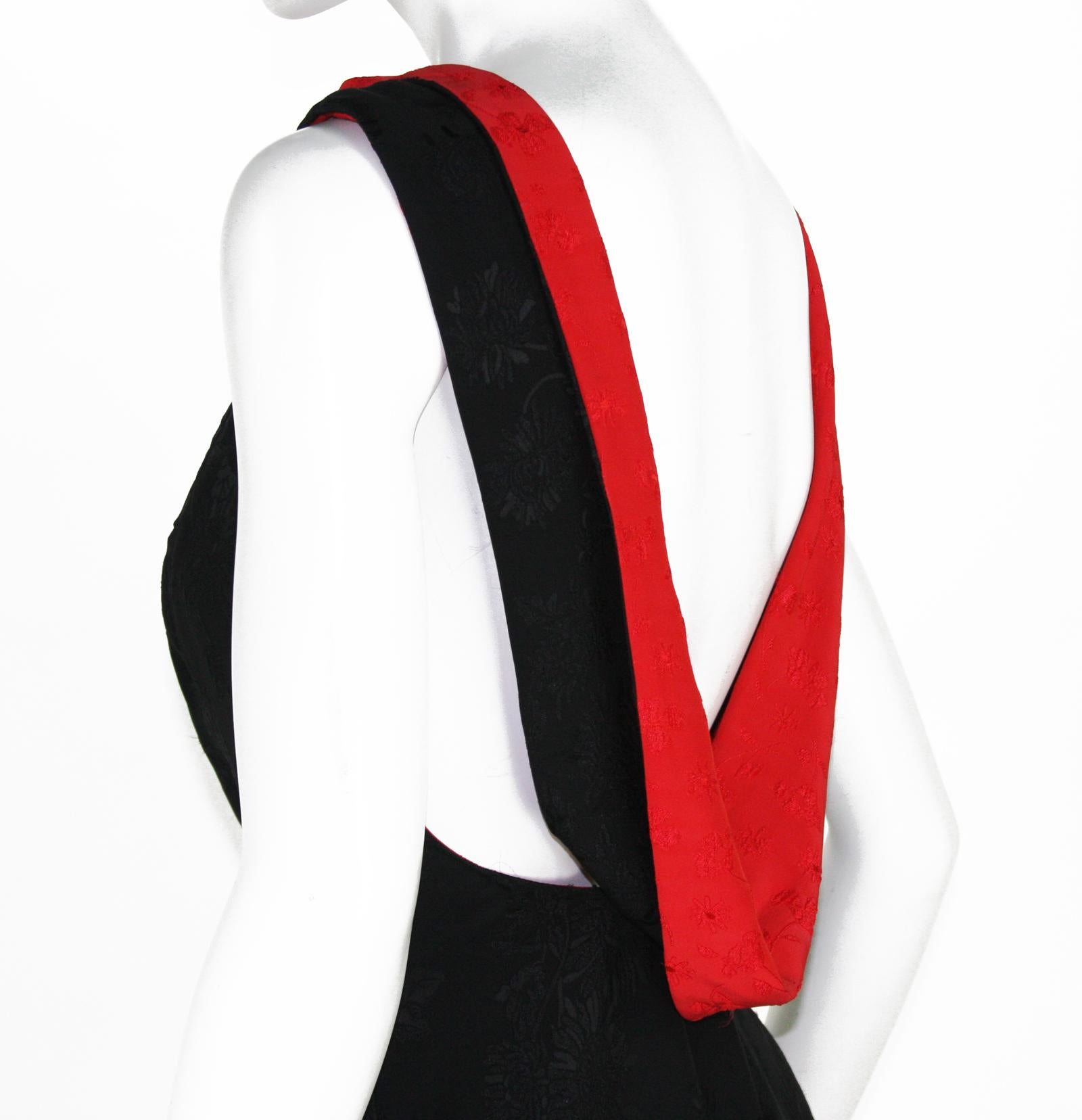 Gianni Versace Couture S/S 1998 Collection Black and Red Open Back Dress Gown  For Sale 3