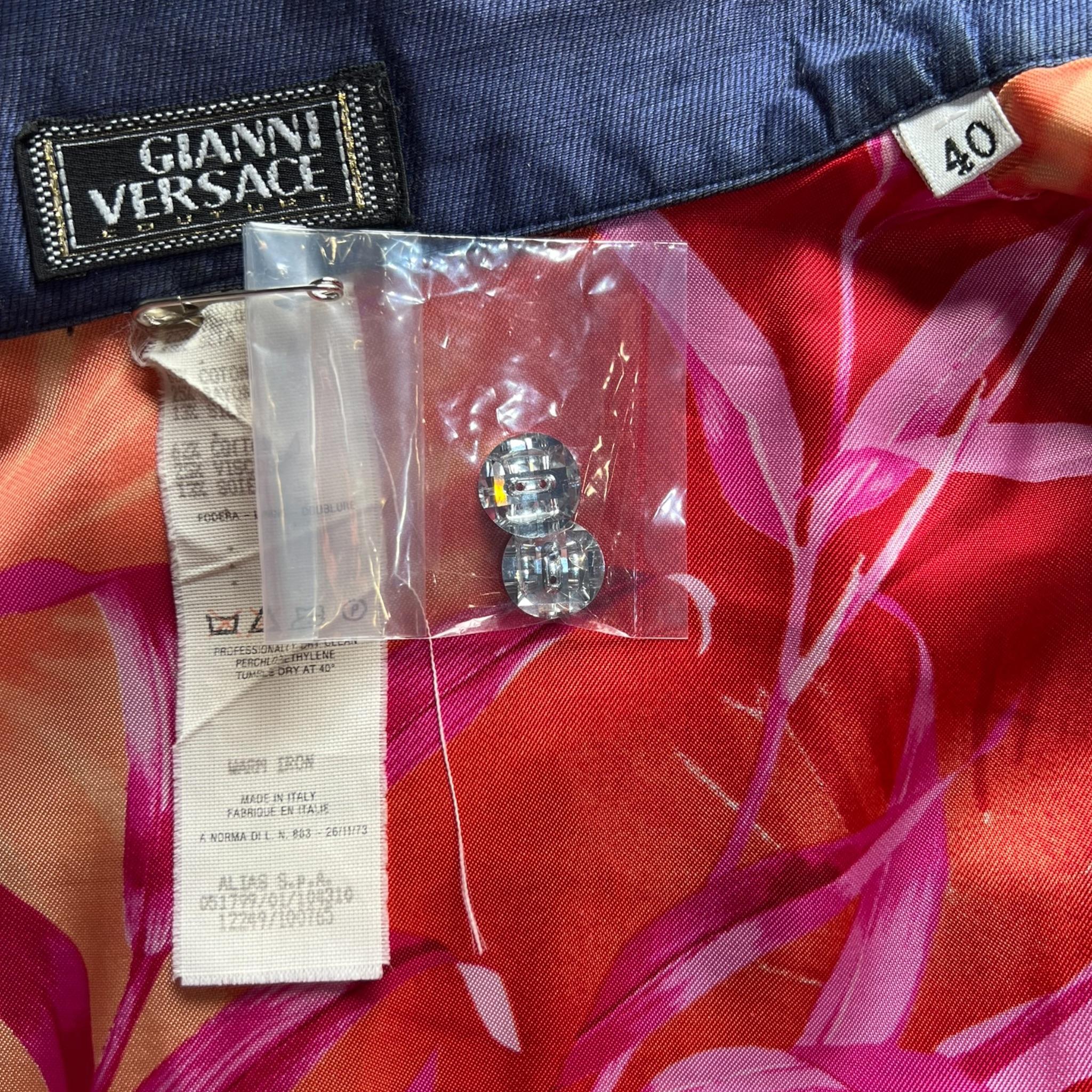 Gianni Versace Couture S/S 2000 Robe-chemise en denim chambray avec imprimé Jungling en vente 6