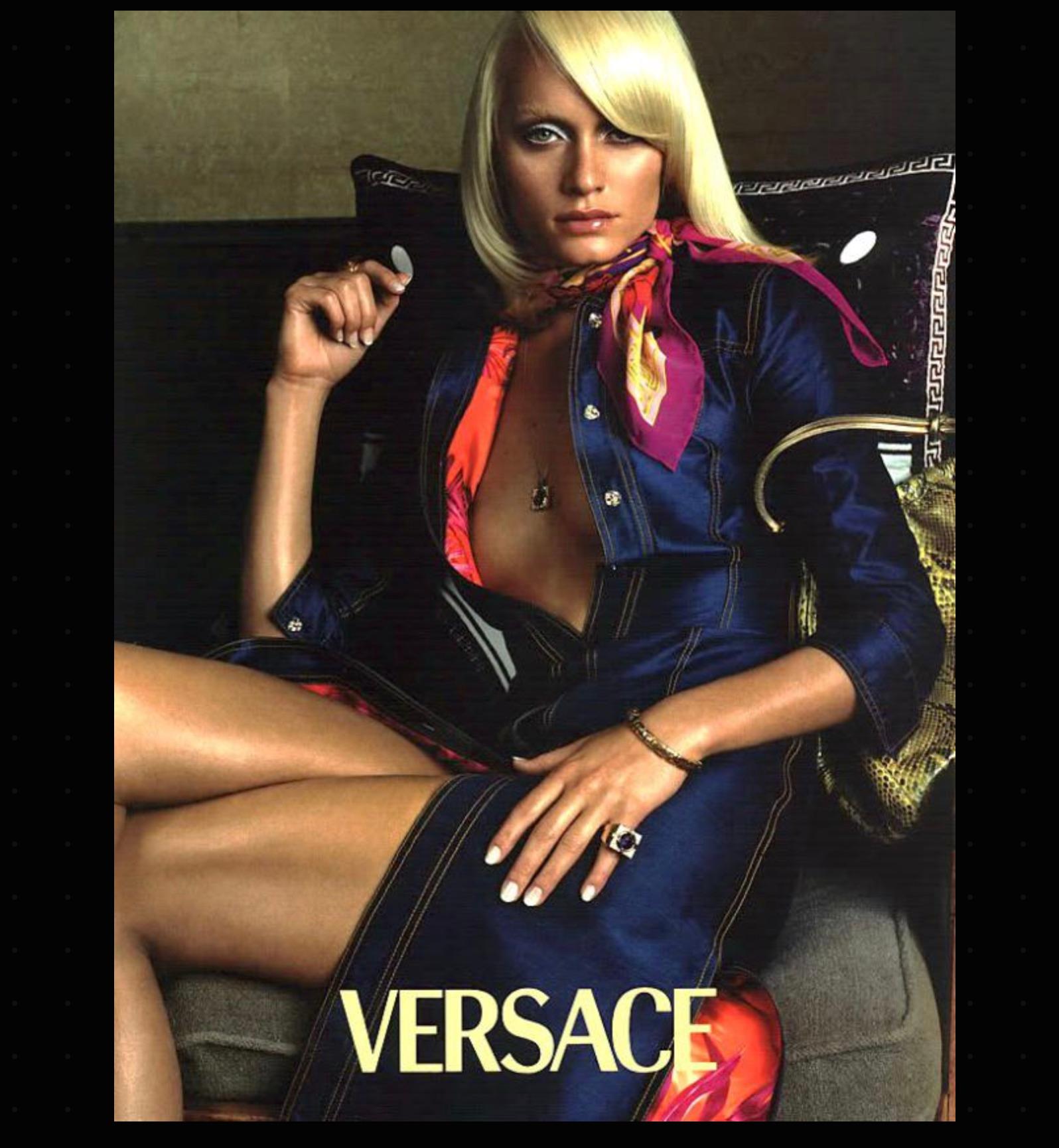 Gianni Versace Couture S/S 2000 Robe-chemise en denim chambray avec imprimé Jungling en vente 7