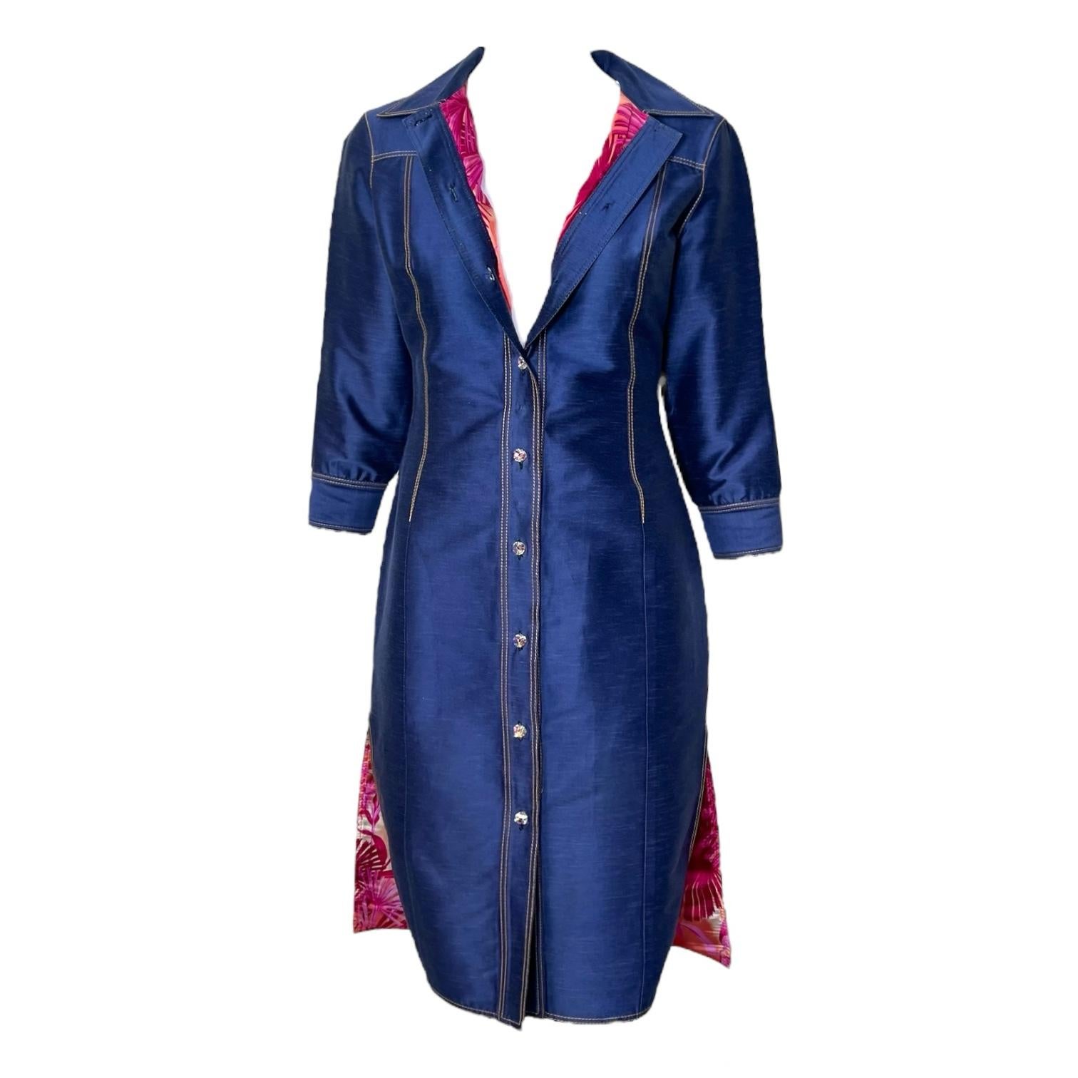 Violet Gianni Versace Couture S/S 2000 Robe-chemise en denim chambray avec imprimé Jungling en vente