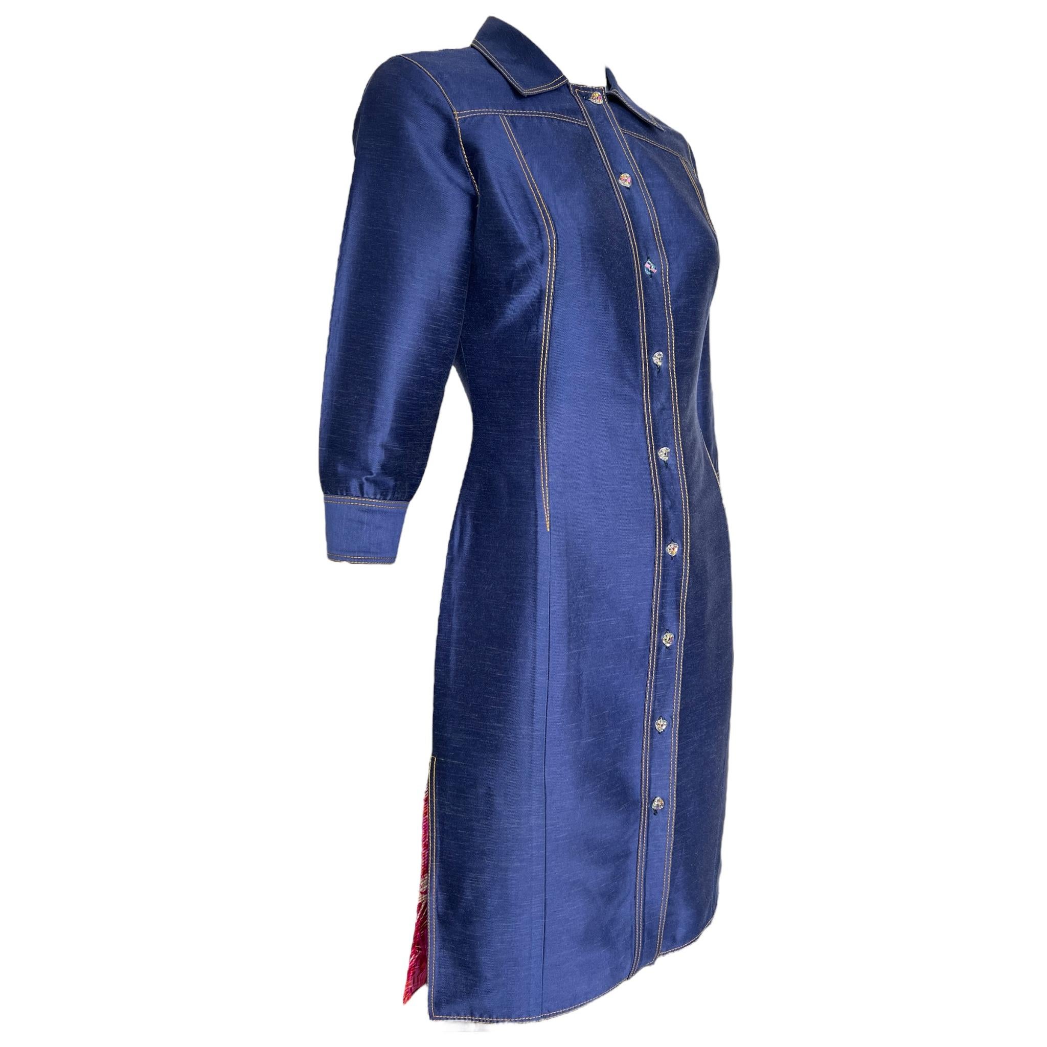 Gianni Versace Couture S/S 2000 Robe-chemise en denim chambray avec imprimé Jungling en vente 1