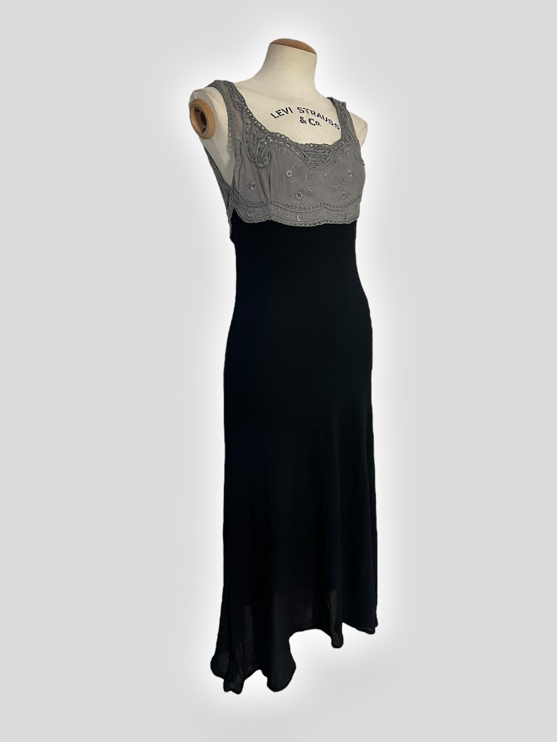 Black Gianni Versace Couture Spring/Summer 1997 Grey Lace Embroidered Dress For Sale
