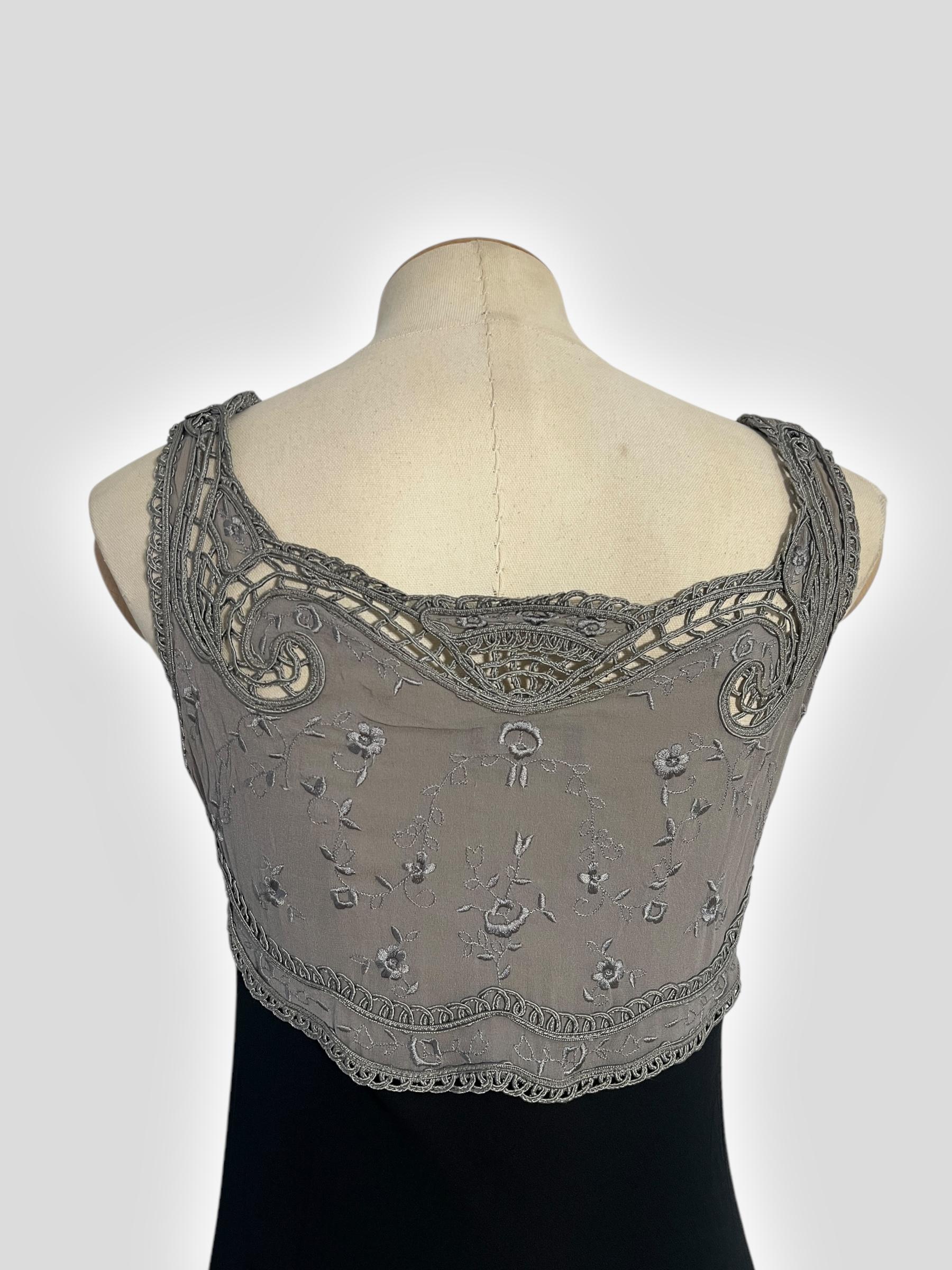 Gianni Versace Couture Spring/Summer 1997 Grey Lace Embroidered Dress In Excellent Condition For Sale In CAPELLE AAN DEN IJSSEL, ZH