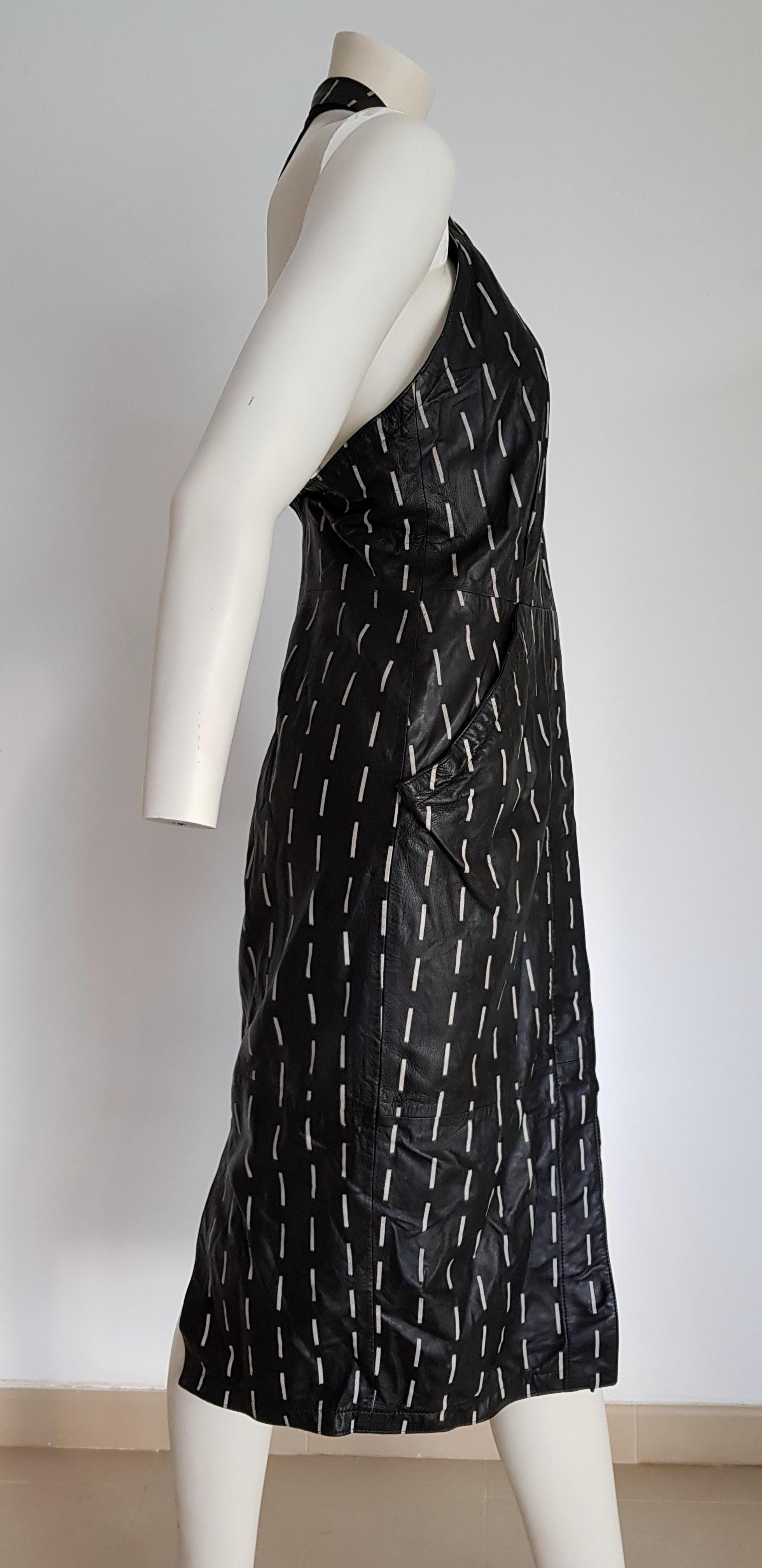 Women's Gianni VERSACE Couture Unique Design Black Leather White Lines  For Sale