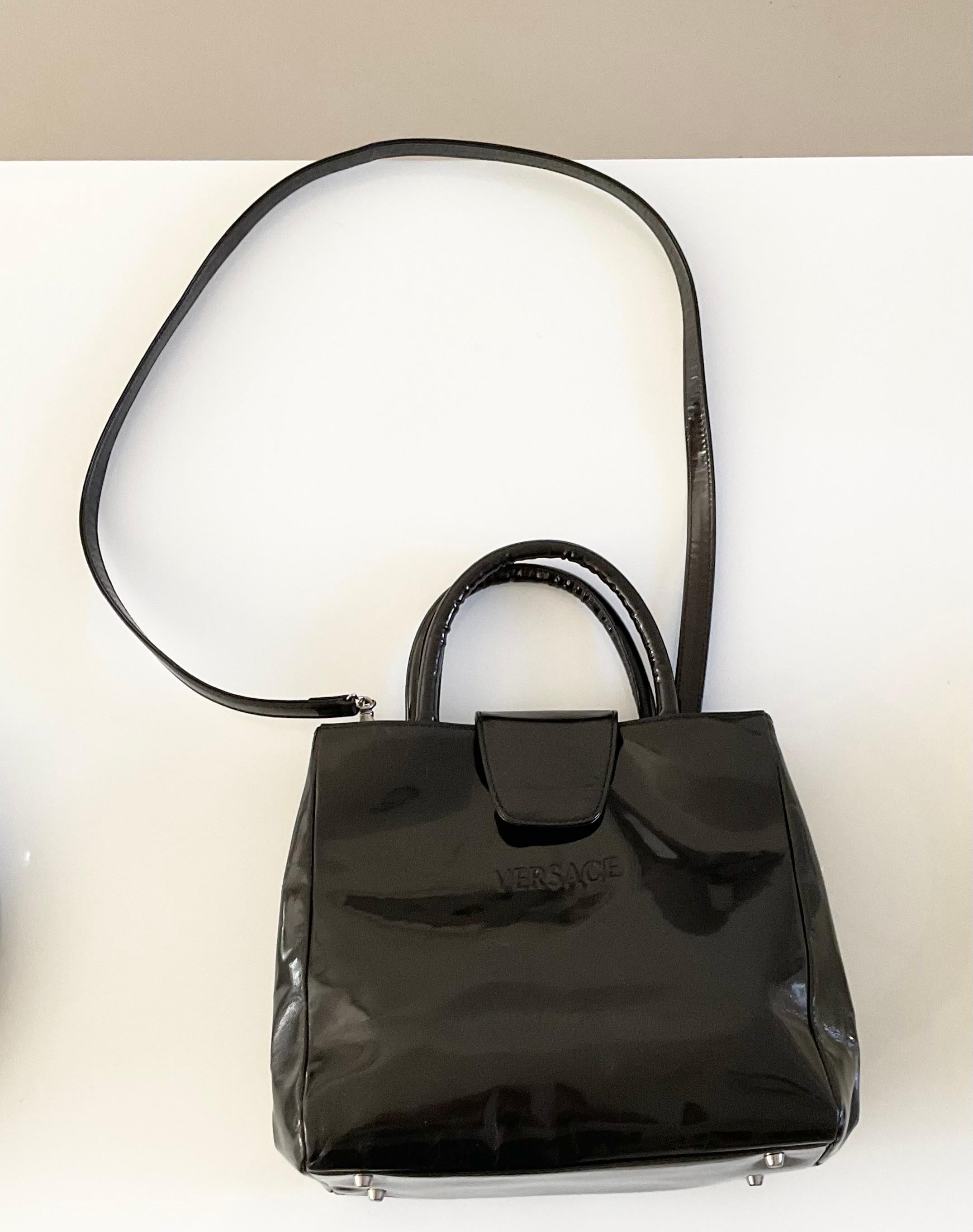 Gianni Versace Couture Vintage 1990er glänzende schwarze Vintage-Tasche aus Lederlack im Angebot 2