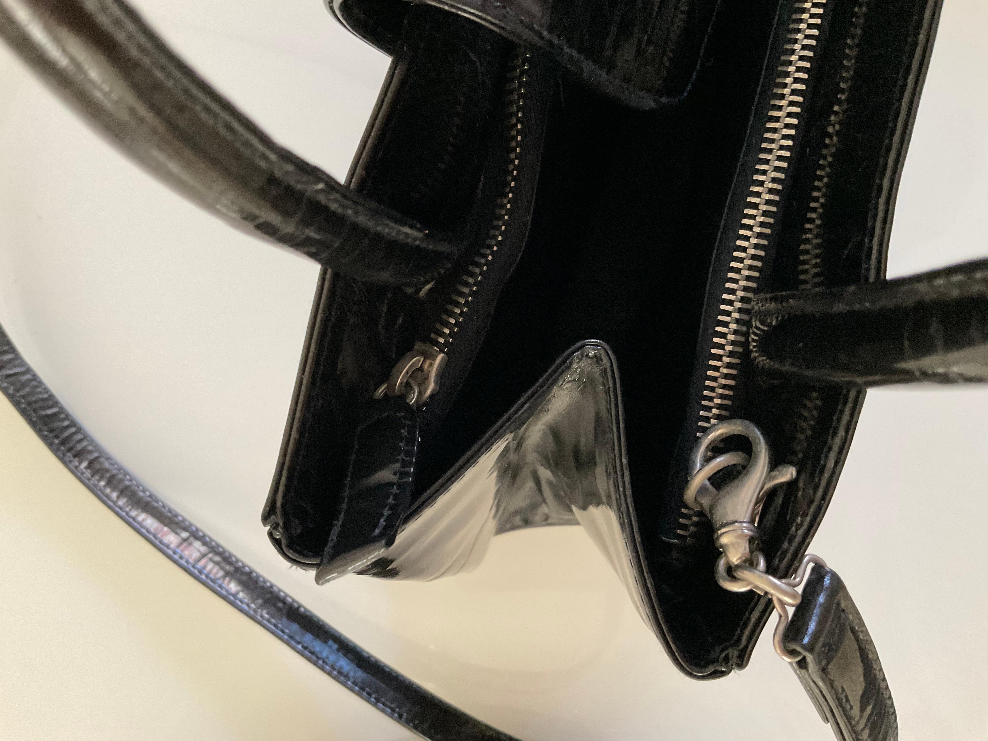 Gianni Versace Couture Vintage 1990er glänzende schwarze Vintage-Tasche aus Lederlack im Angebot 6