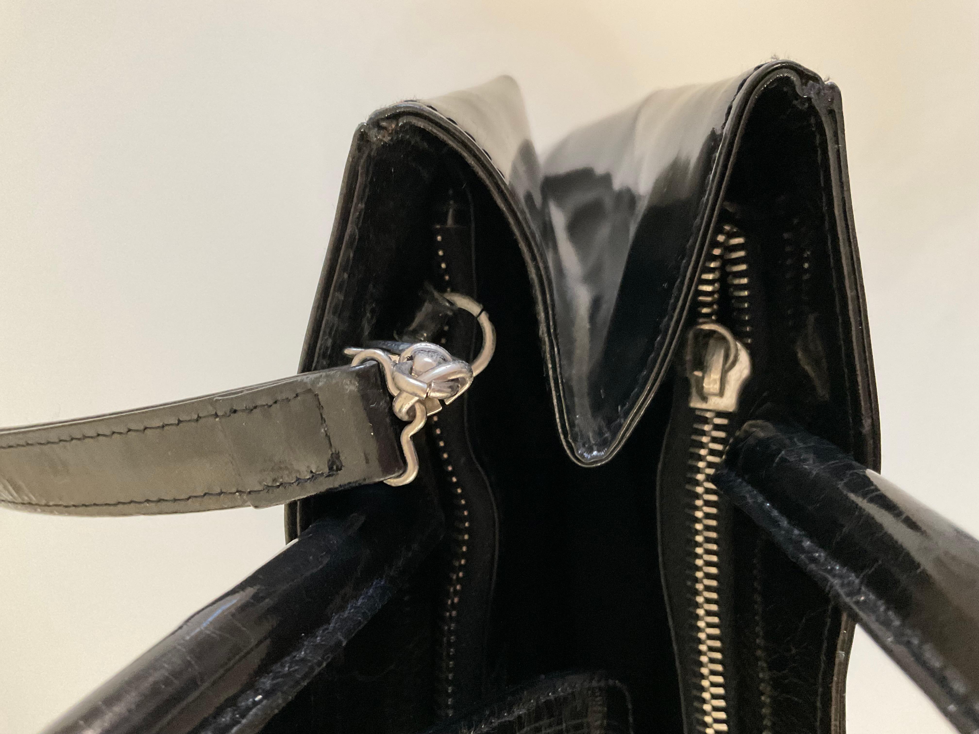 Gianni Versace Couture Vintage 1990er glänzende schwarze Vintage-Tasche aus Lederlack im Angebot 7