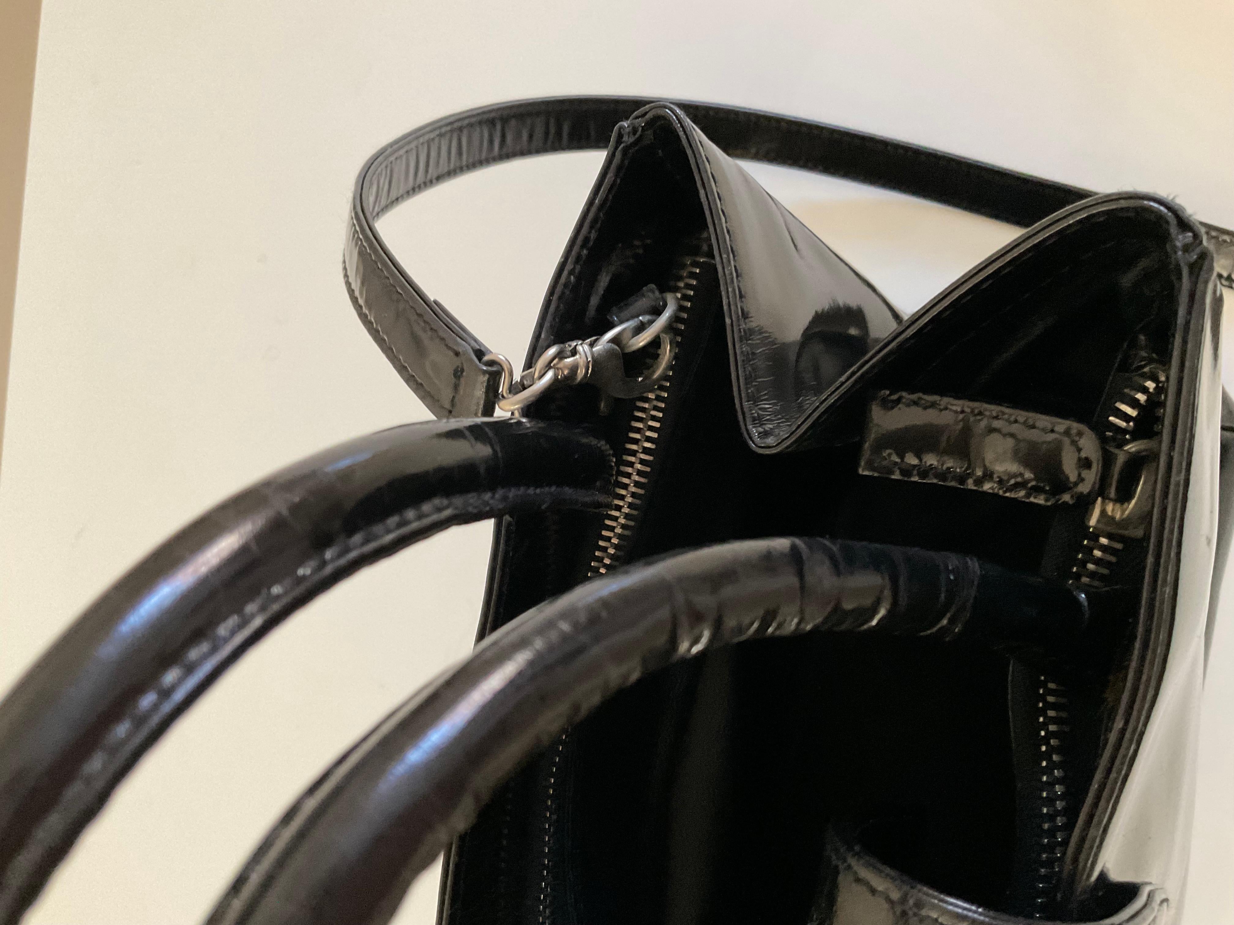 Gianni Versace Couture Vintage 1990er glänzende schwarze Vintage-Tasche aus Lederlack im Angebot 8