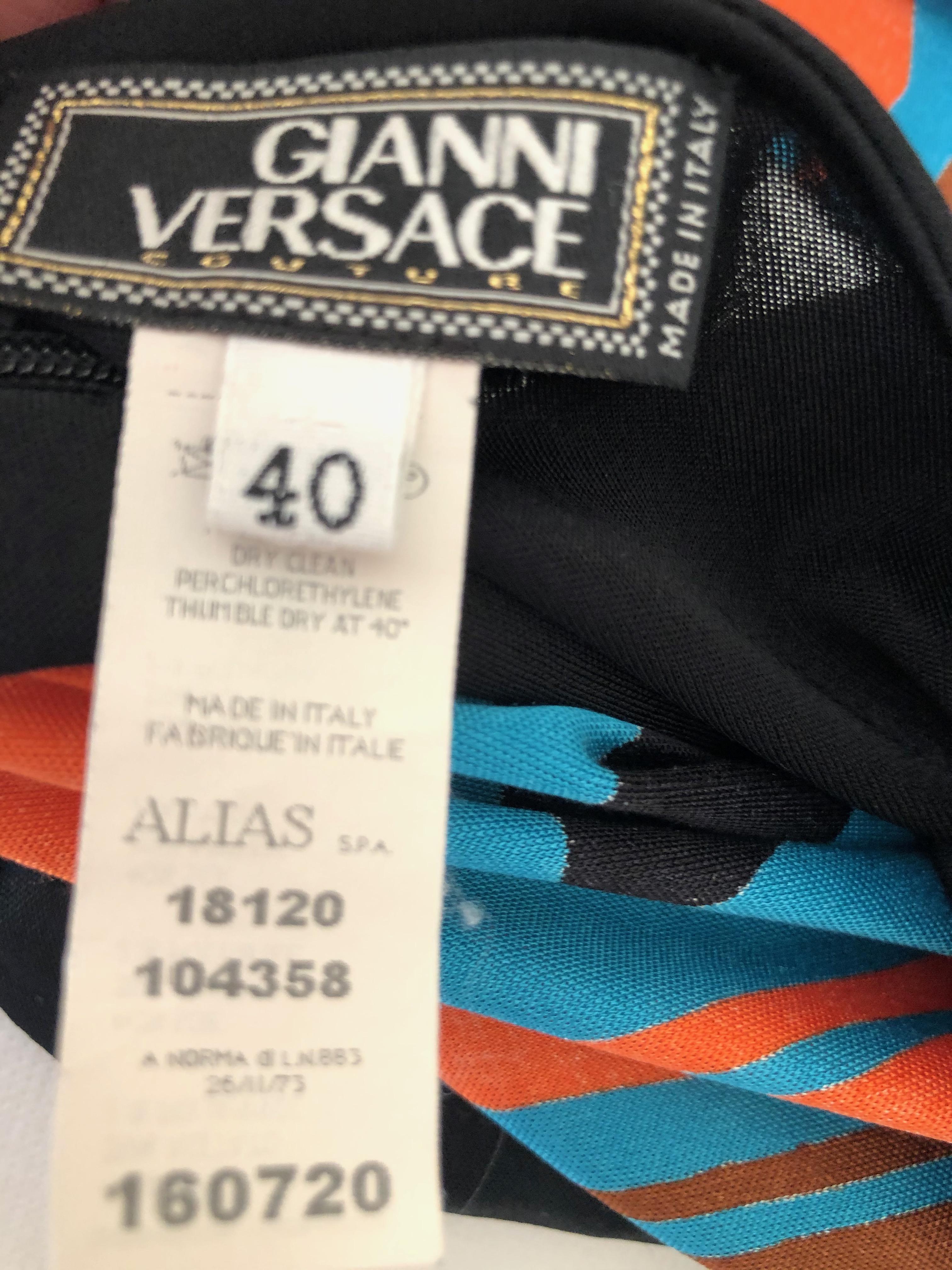 Gianni Versace Couture Vintage 80's Silk Greek Key Pattern Skirt
Size 40
Waist 28